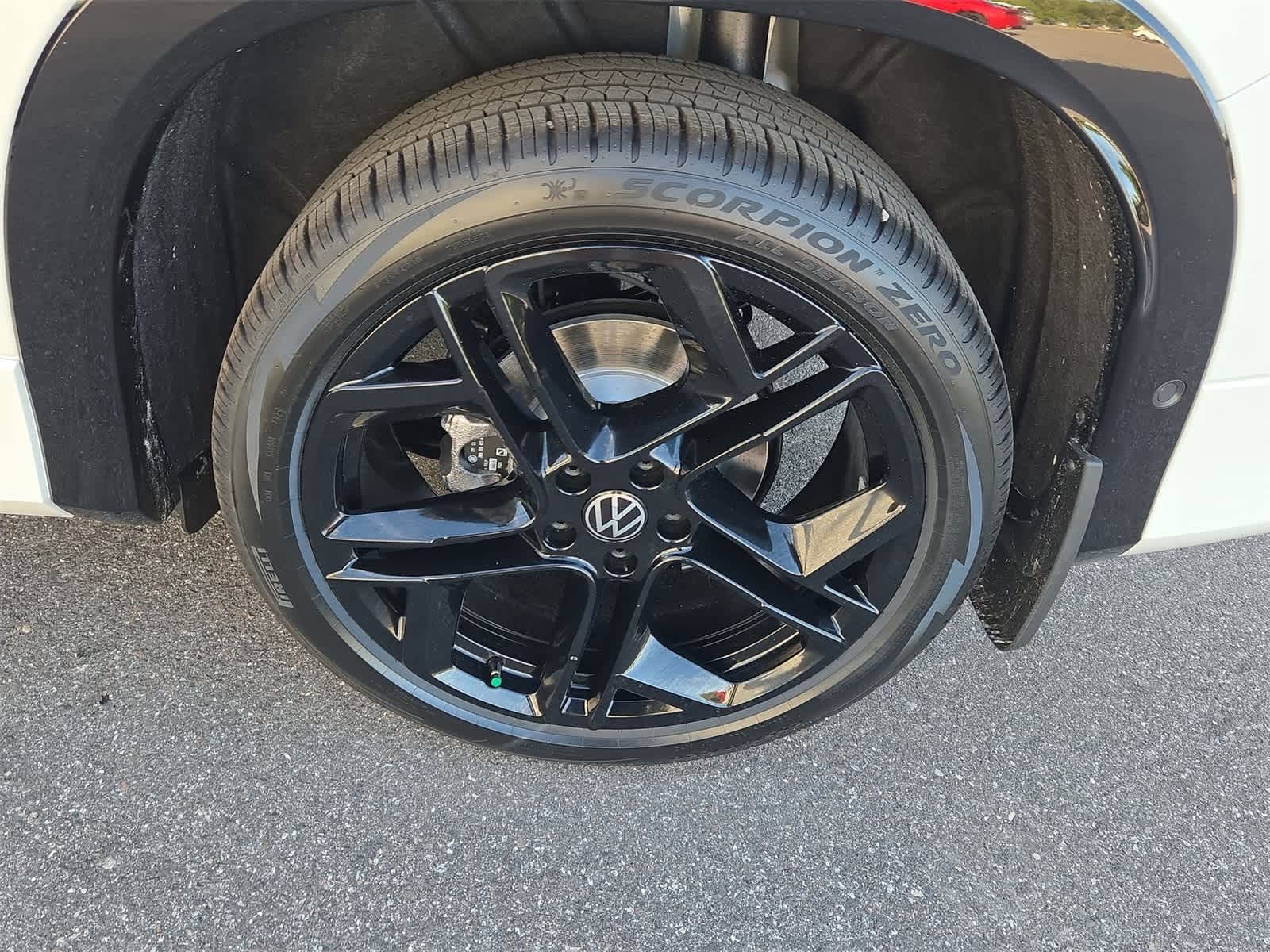 Thumbnail: 2025 Volkswagen Tiguan - 14