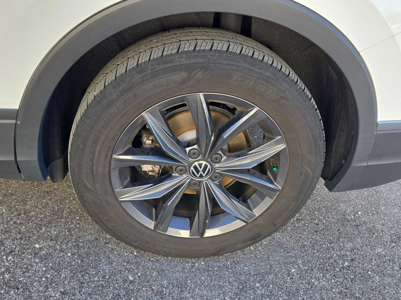 Thumbnail: 2022 Volkswagen Tiguan - 14