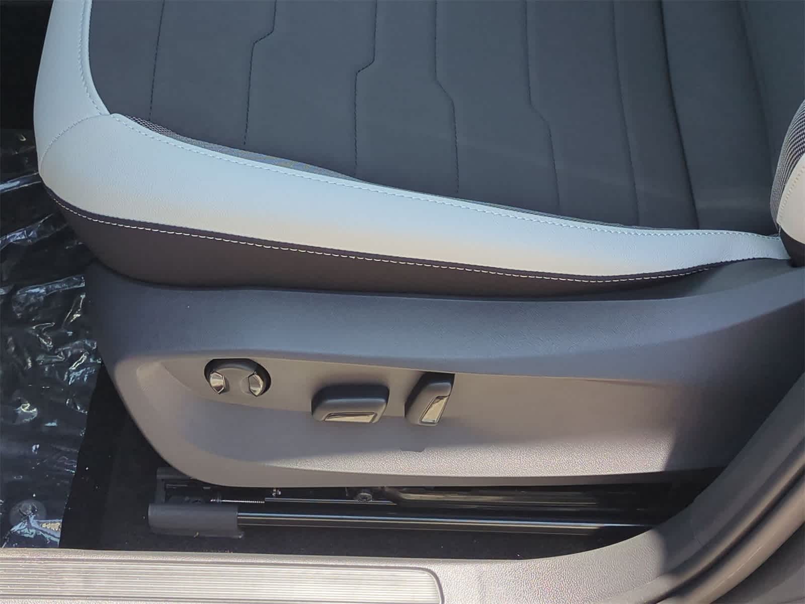 Thumbnail: 2025 Volkswagen Taos - 18