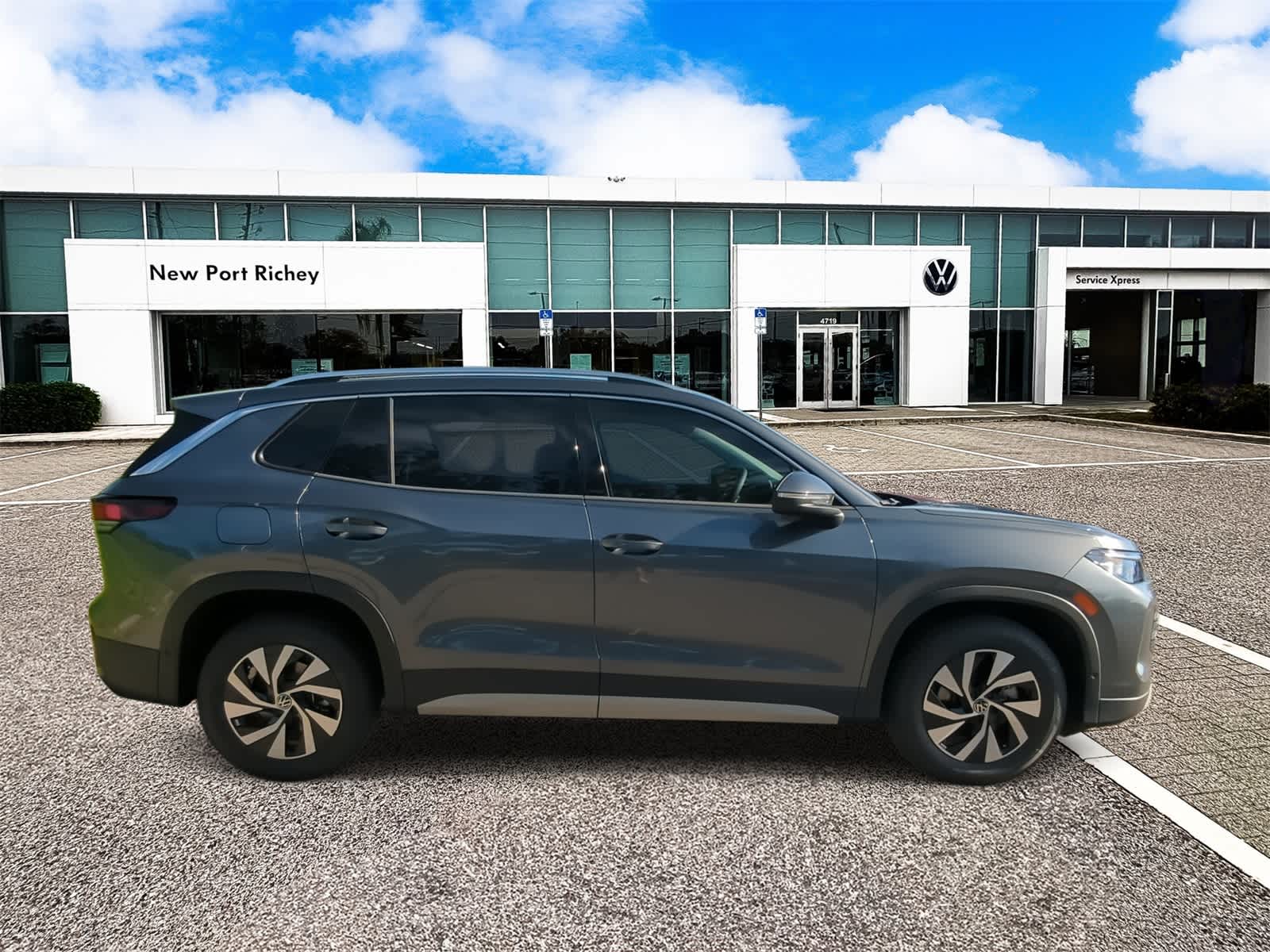 Thumbnail: 2025 Volkswagen Tiguan - 9