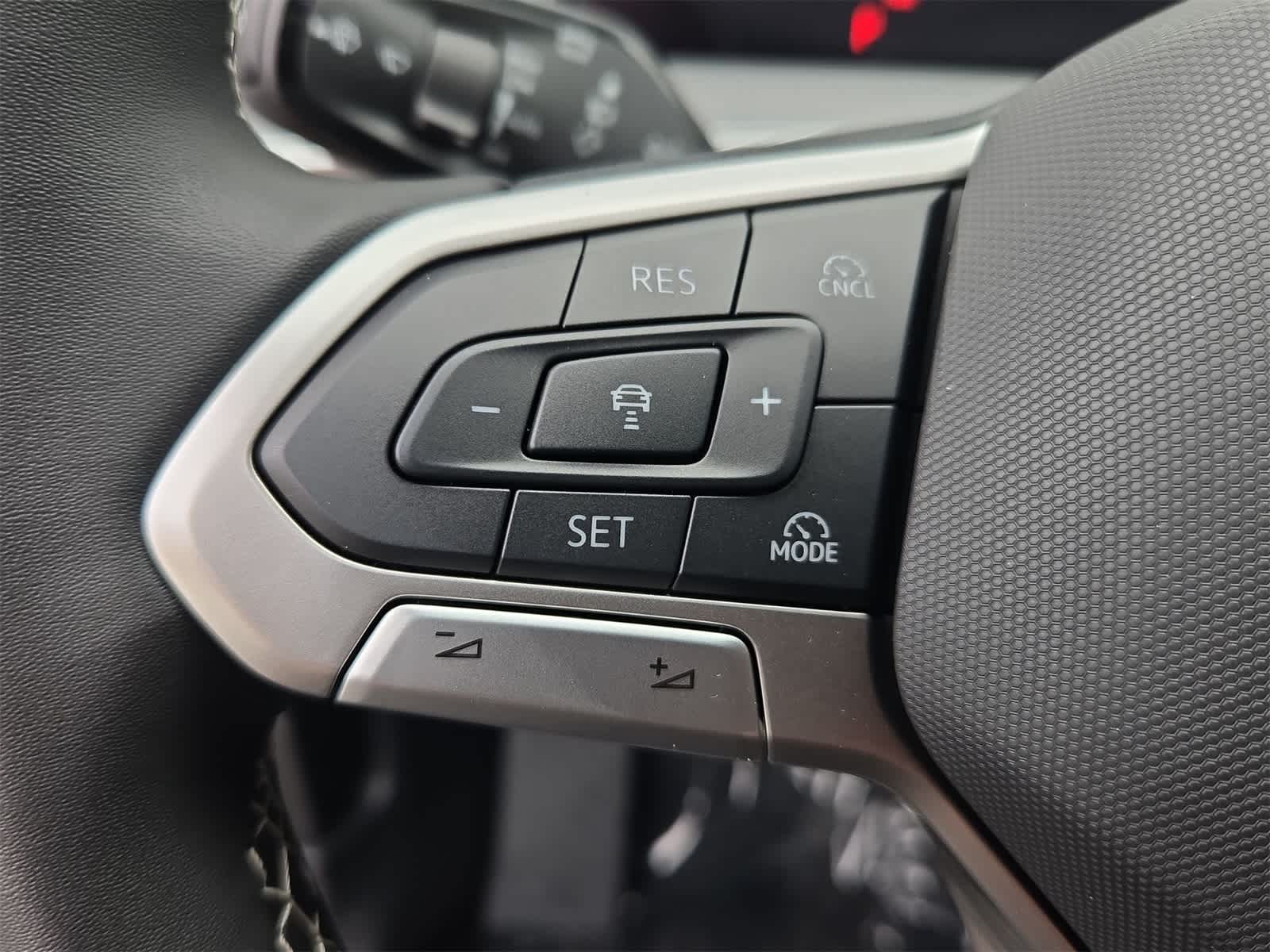 Thumbnail: 2025 Volkswagen Tiguan - 26