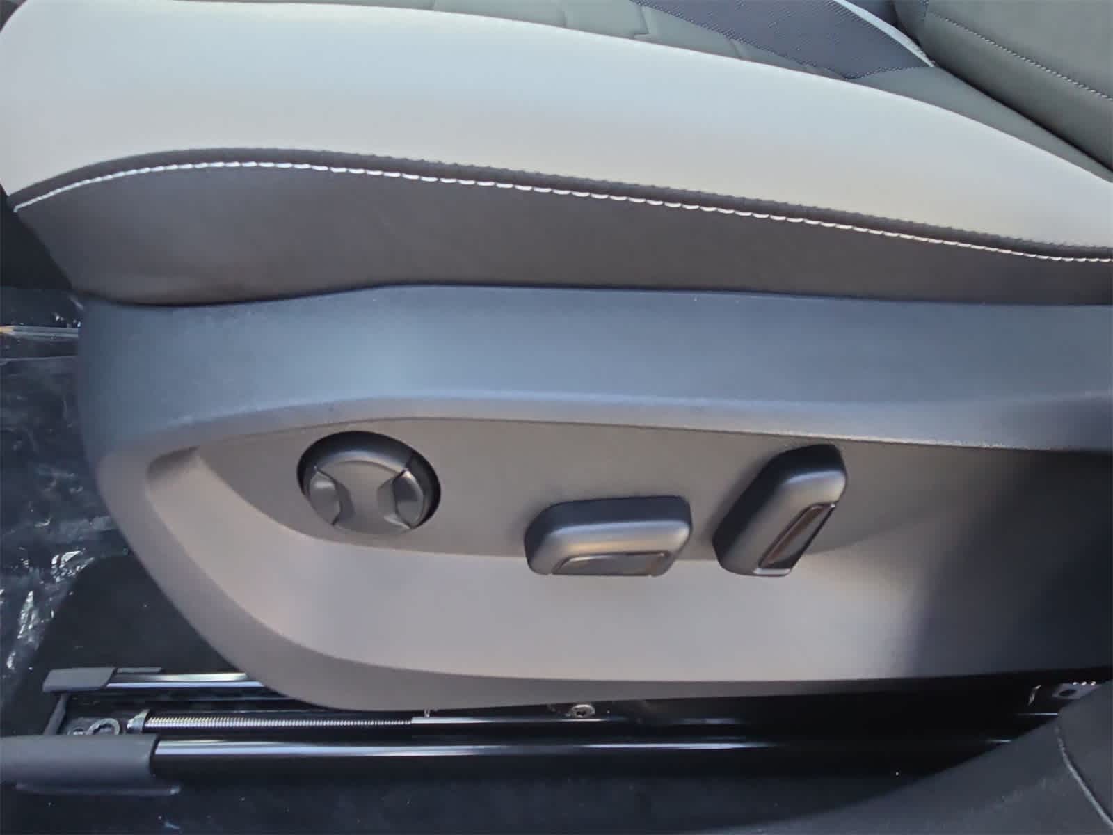 Thumbnail: 2025 Volkswagen Taos - 18