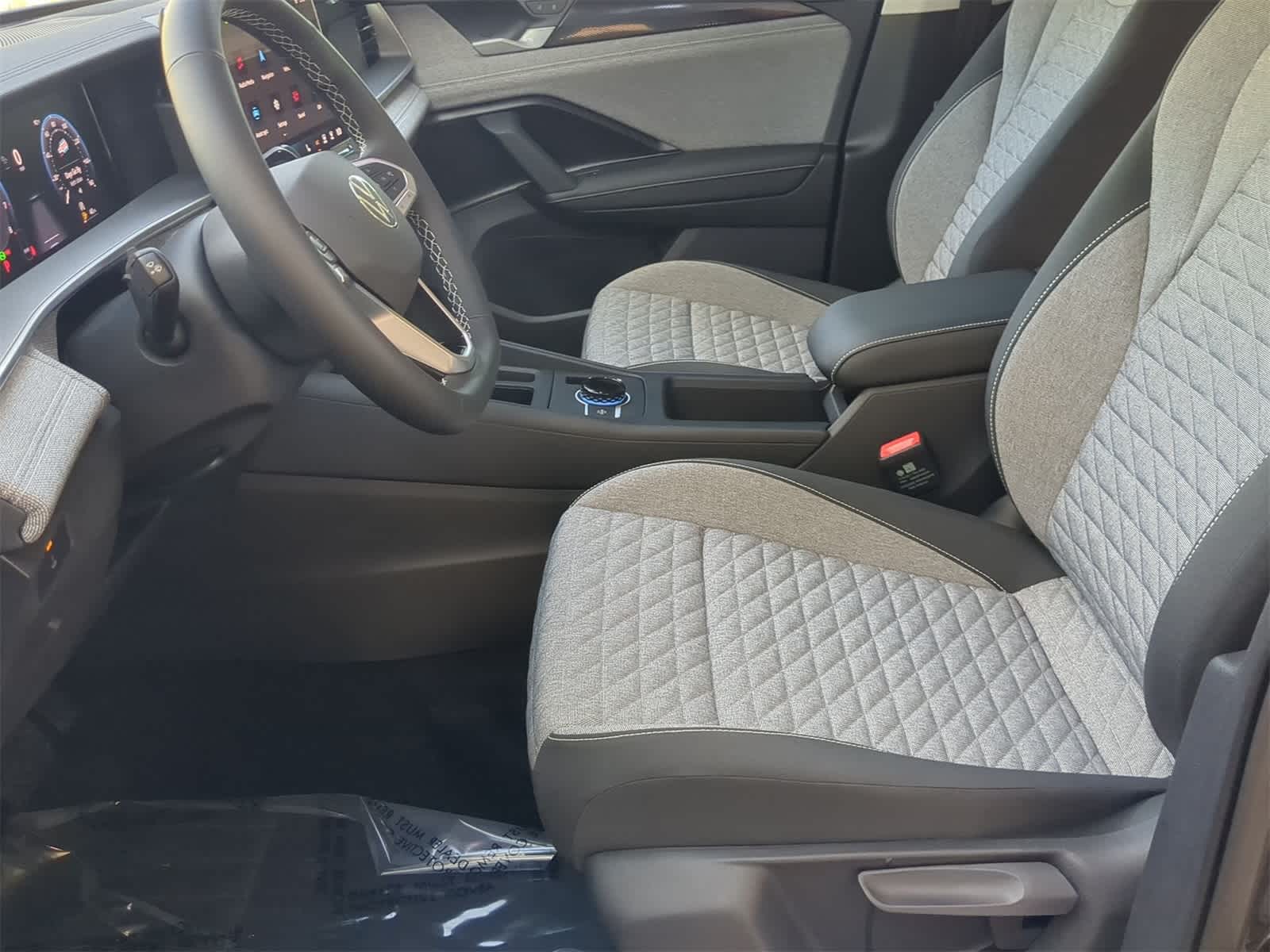 Thumbnail: 2025 Volkswagen Tiguan - 17