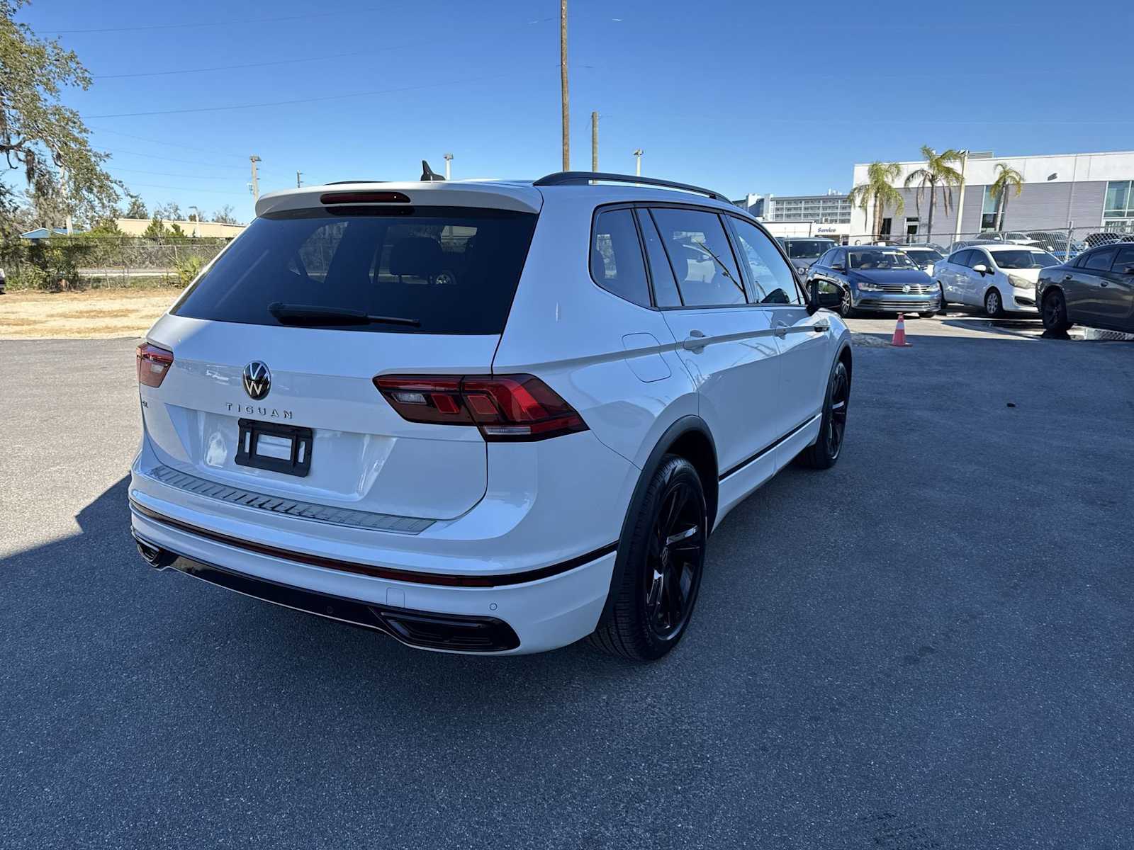 Thumbnail: 2023 Volkswagen Tiguan - 6