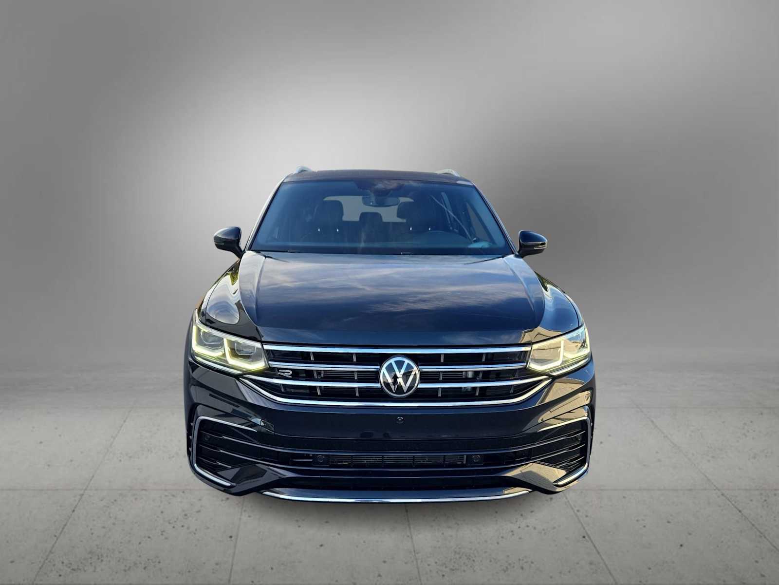 Thumbnail: 2023 Volkswagen Tiguan - 3