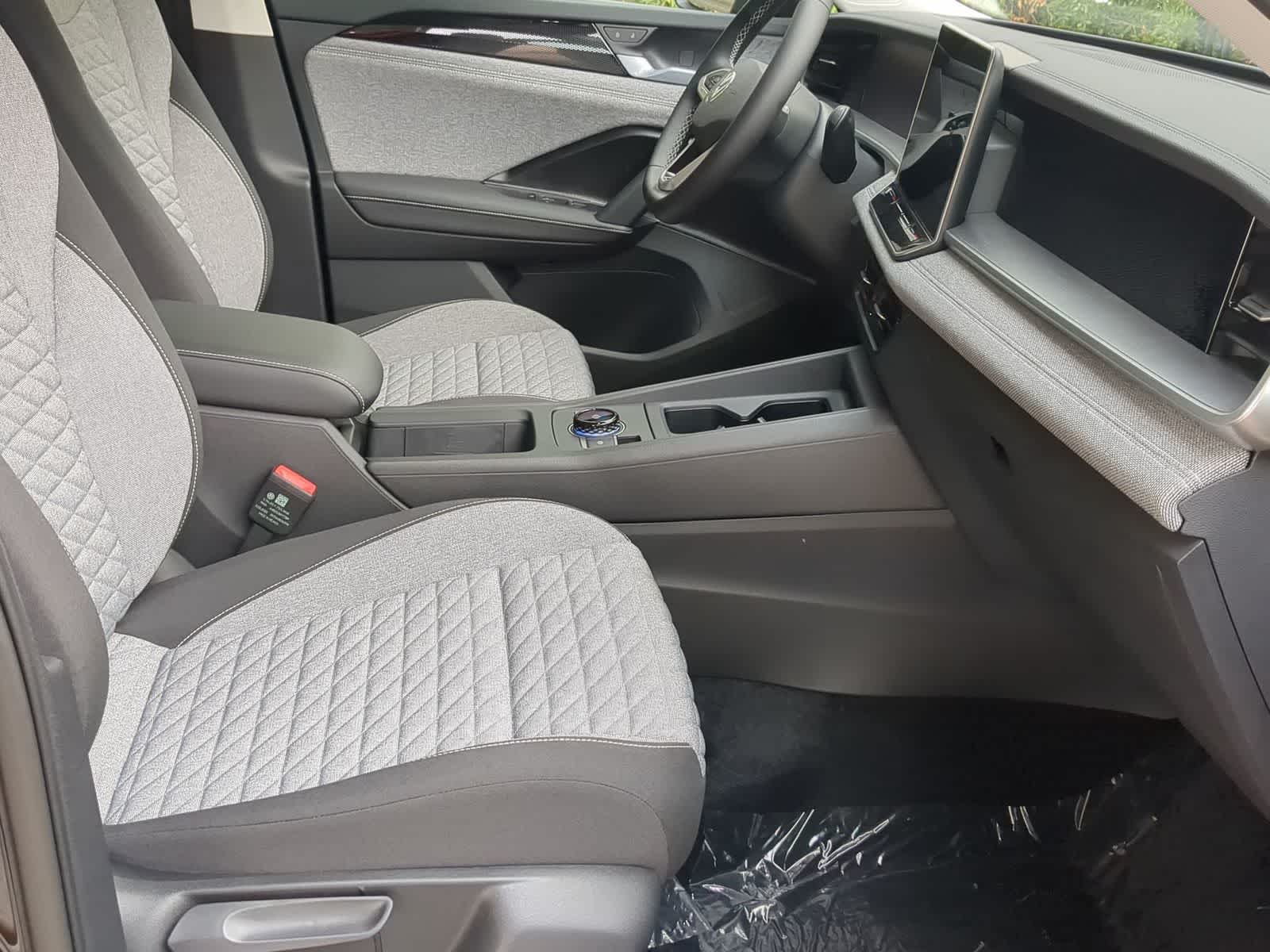 Thumbnail: 2025 Volkswagen Tiguan - 19