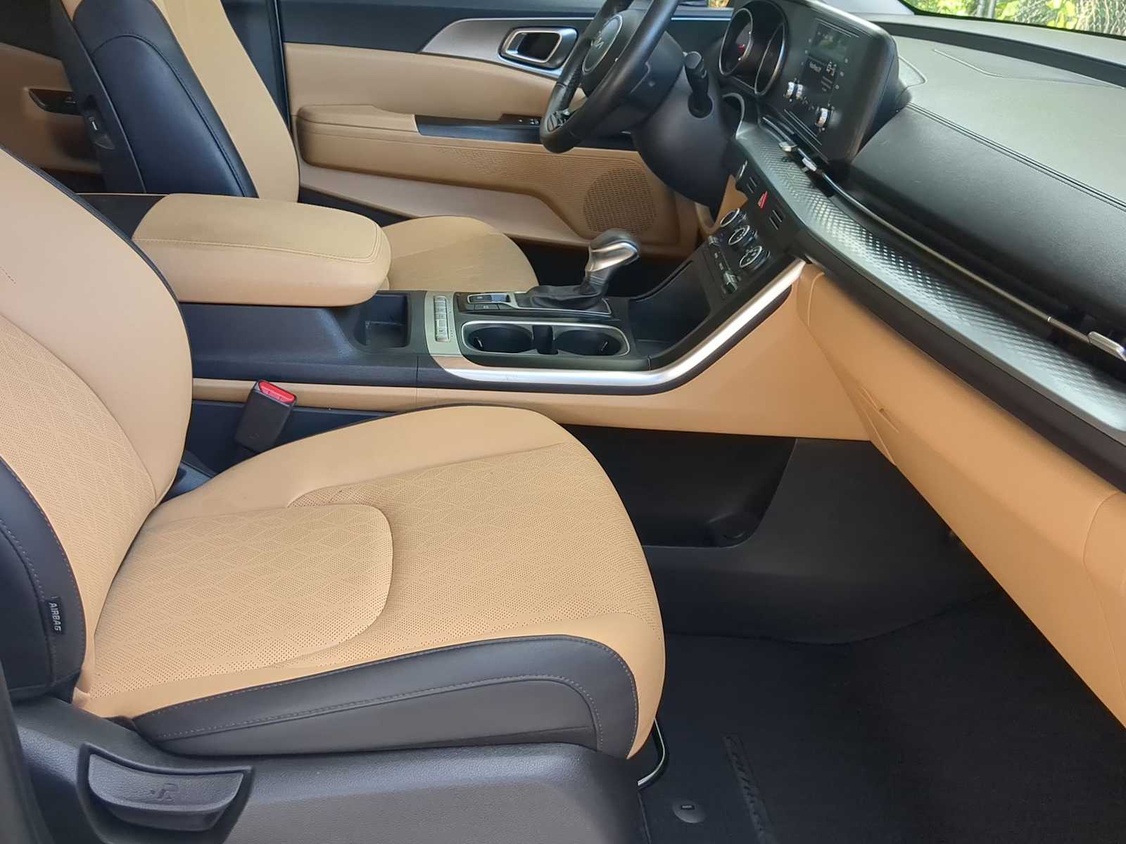 Thumbnail: 2023 Kia Carnival - 21