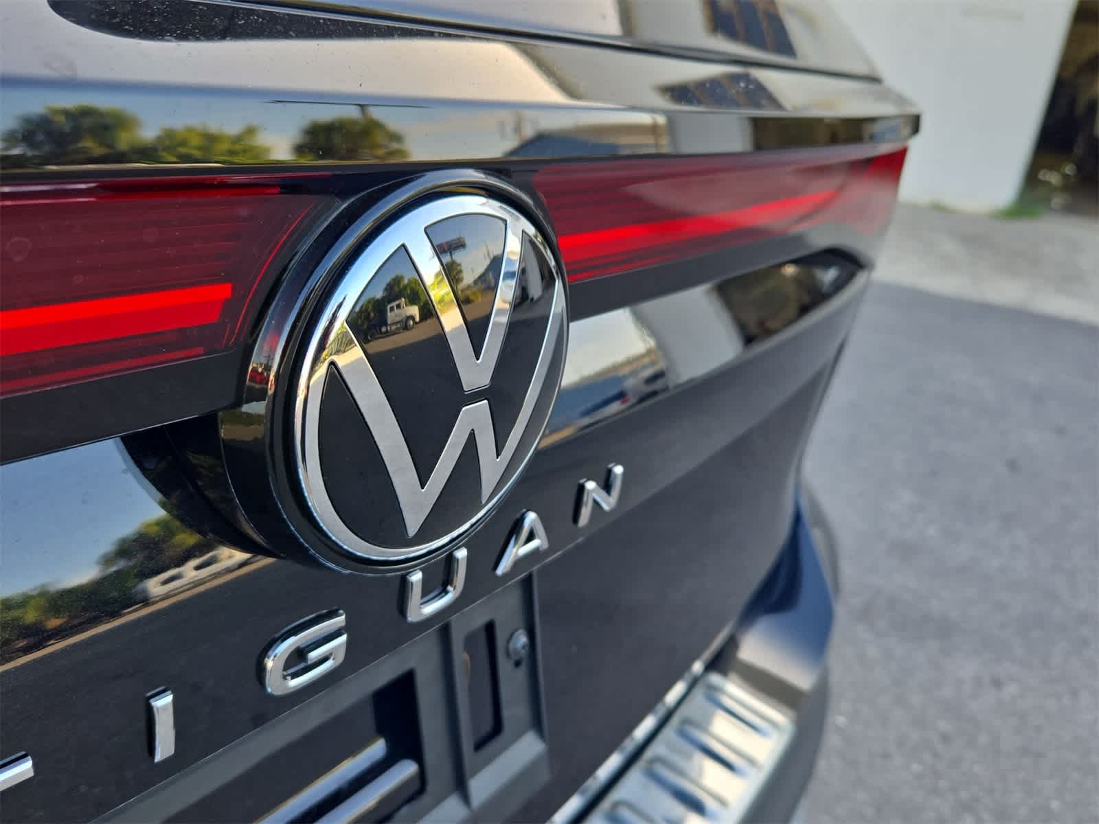 Thumbnail: 2025 Volkswagen Tiguan - 12