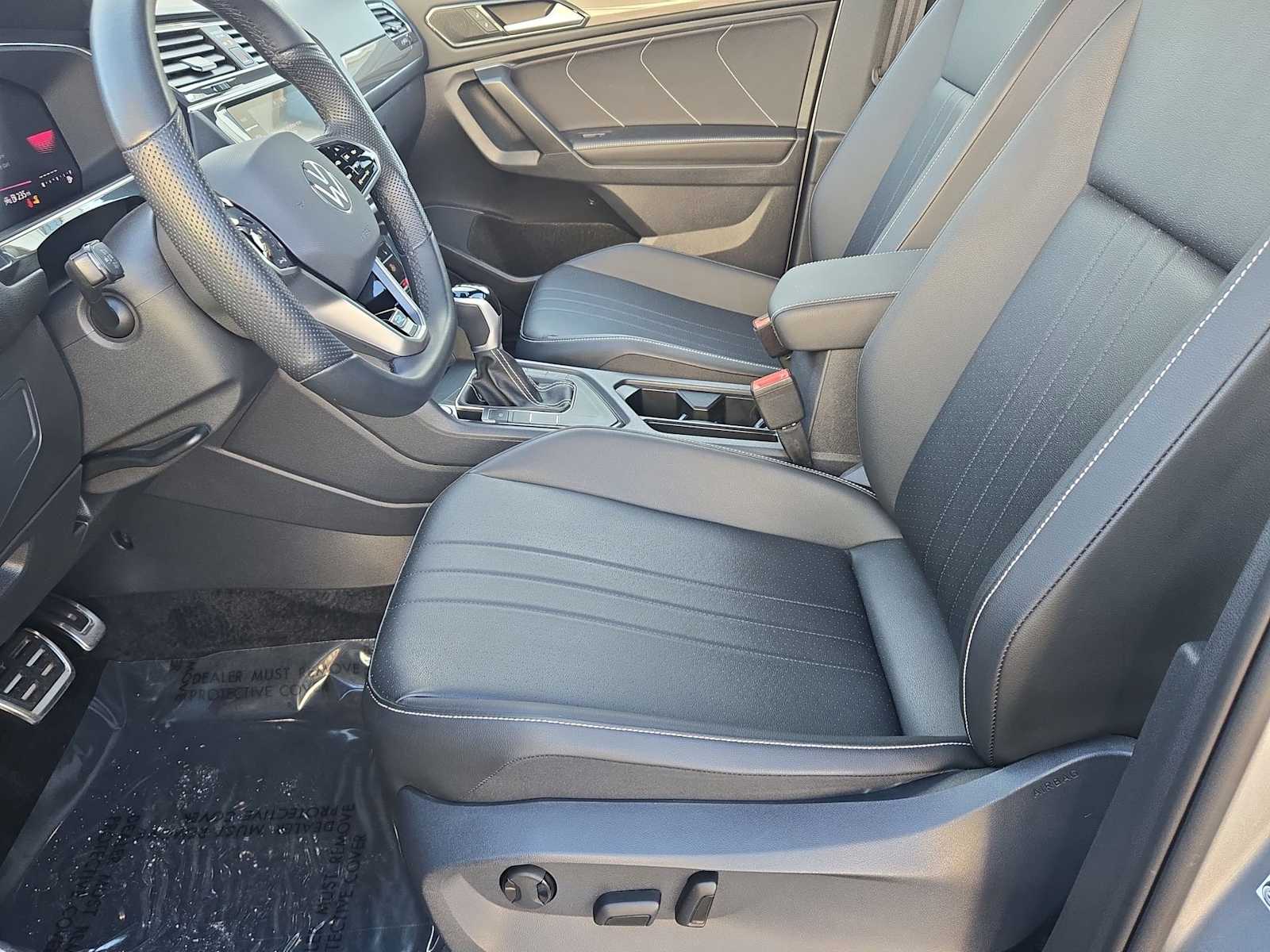 Thumbnail: 2023 Volkswagen Tiguan - 23