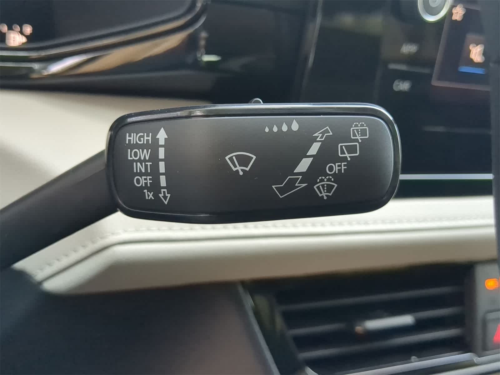 Thumbnail: 2025 Volkswagen Taos - 24