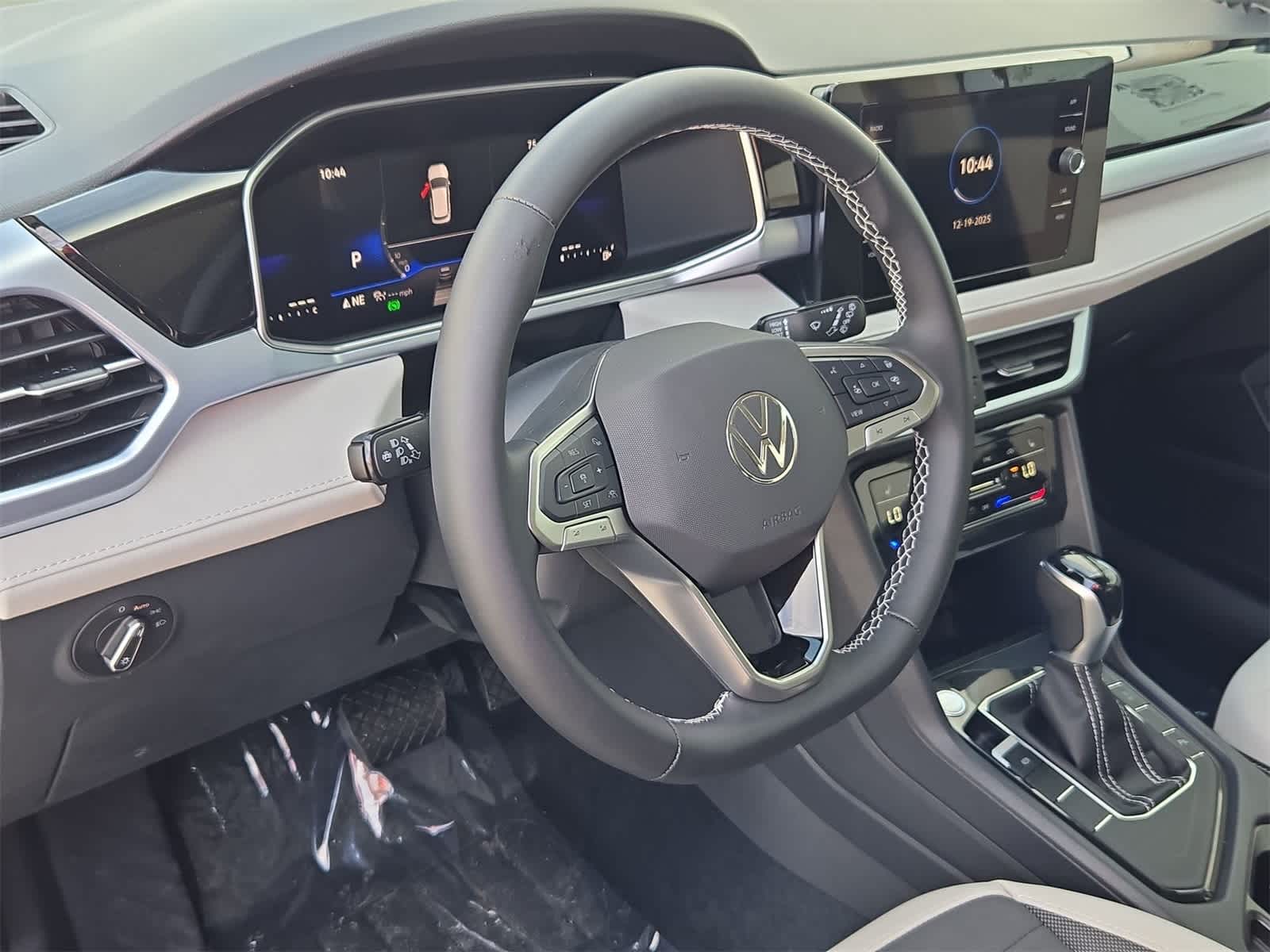 Thumbnail: 2025 Volkswagen Taos - 10