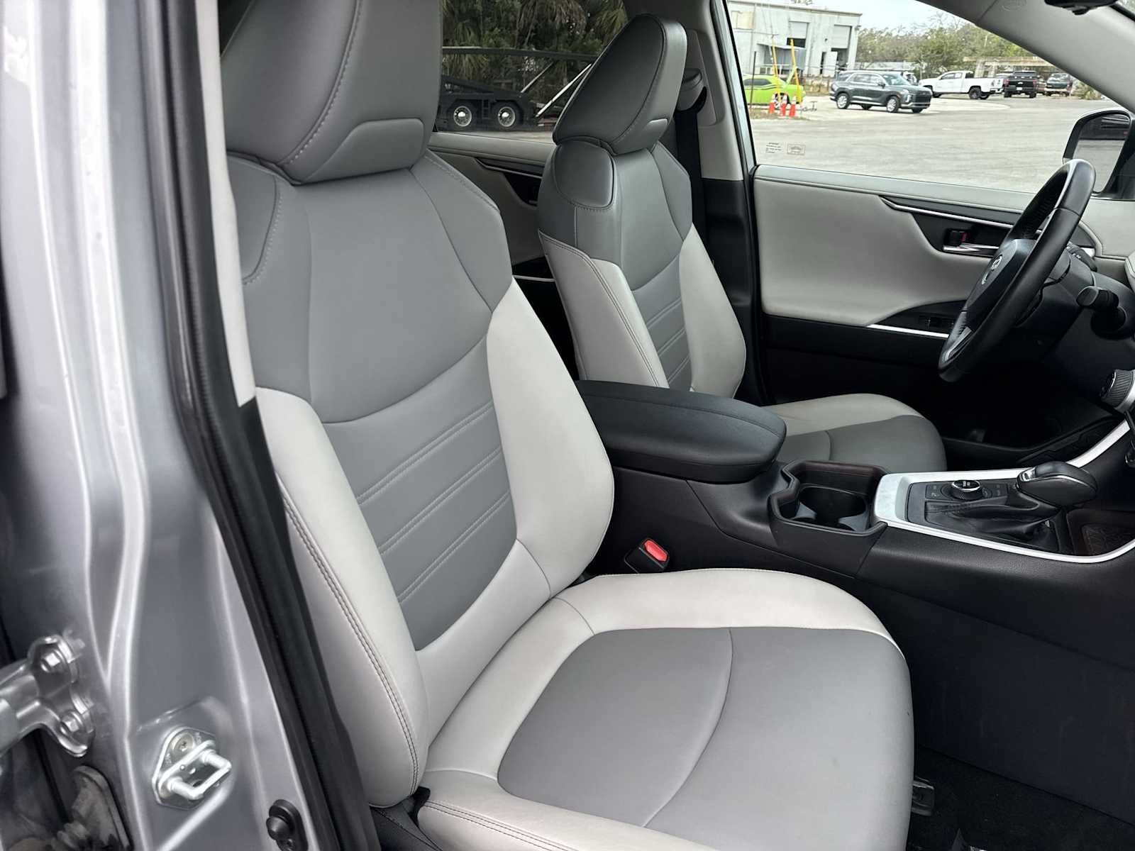 Thumbnail: 2020 Toyota RAV4 - 21