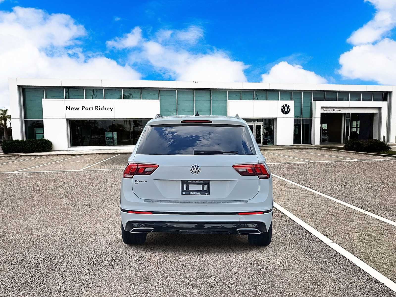 Thumbnail: 2021 Volkswagen Tiguan - 9