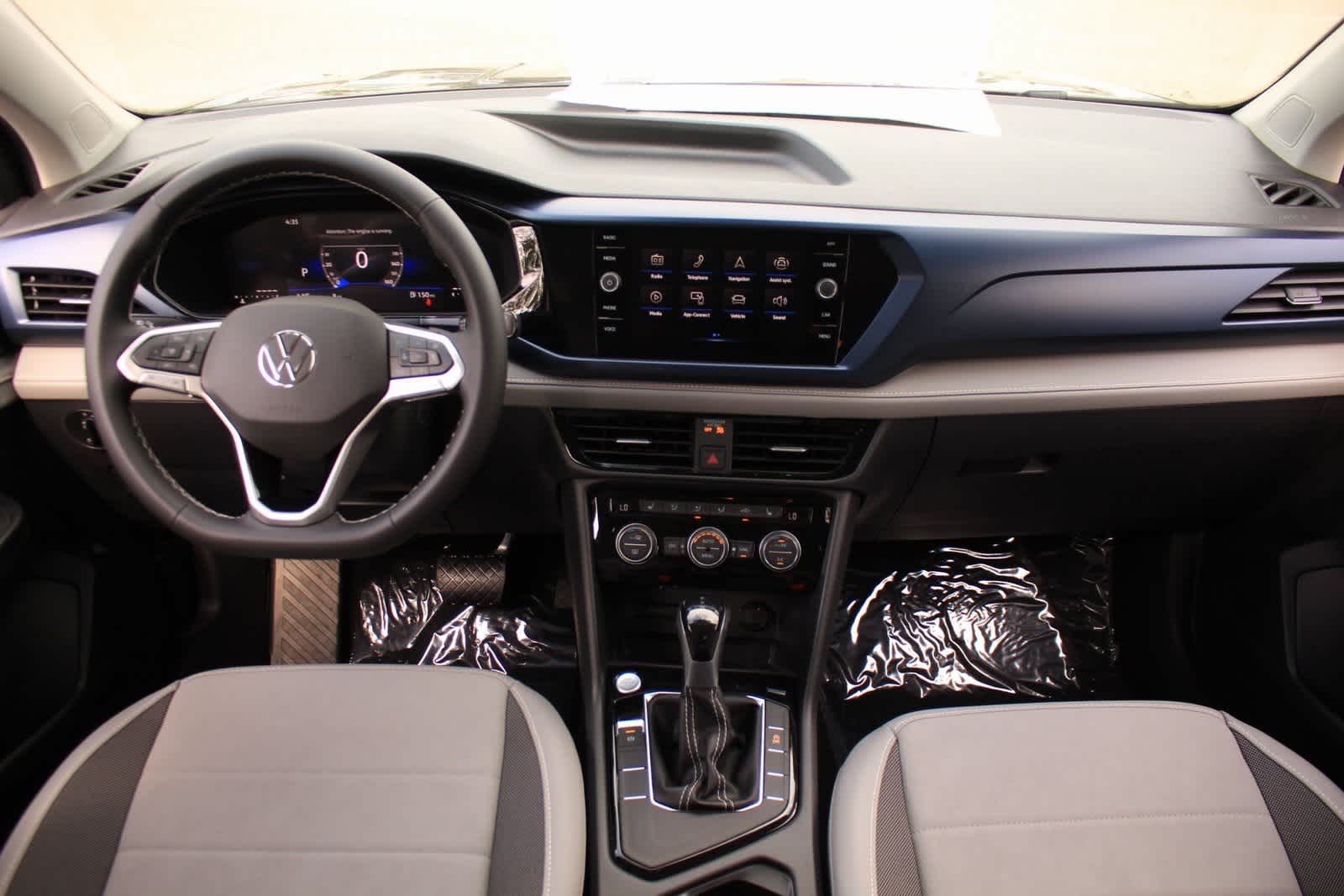 2024 Volkswagen Taos SE 14