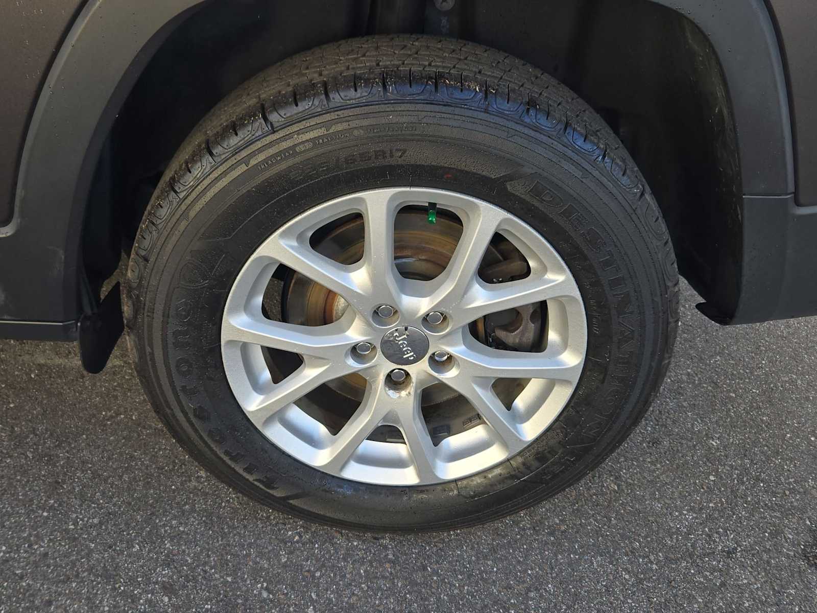 Thumbnail: 2017 Jeep Cherokee - 14