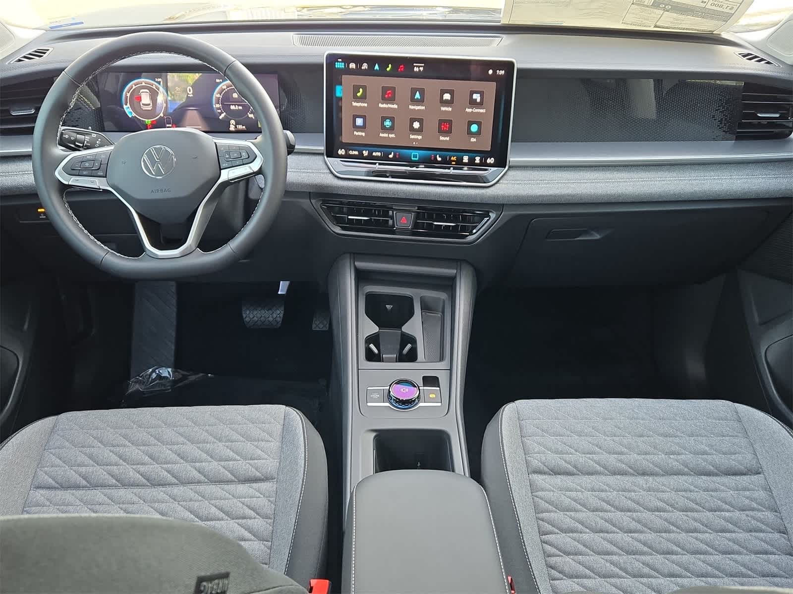 Thumbnail: 2025 Volkswagen Tiguan - 16