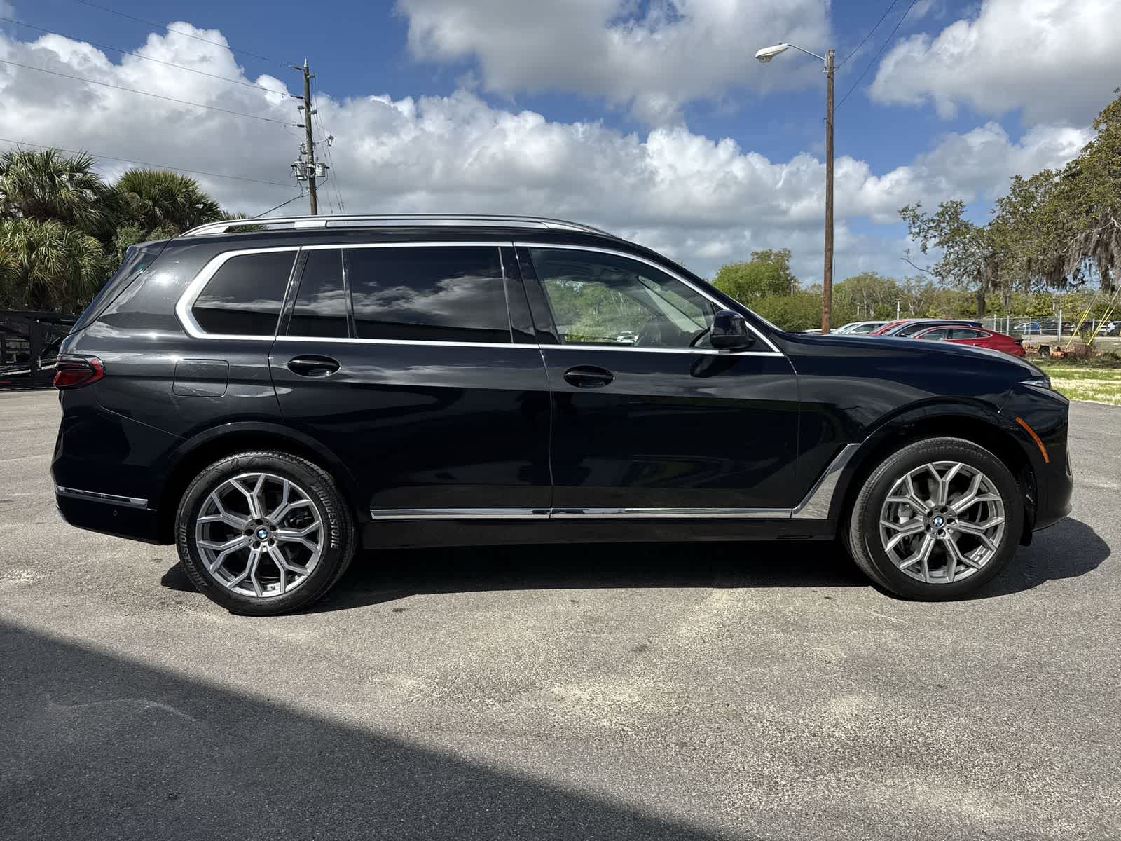 Thumbnail: 2023 BMW X7 - 10