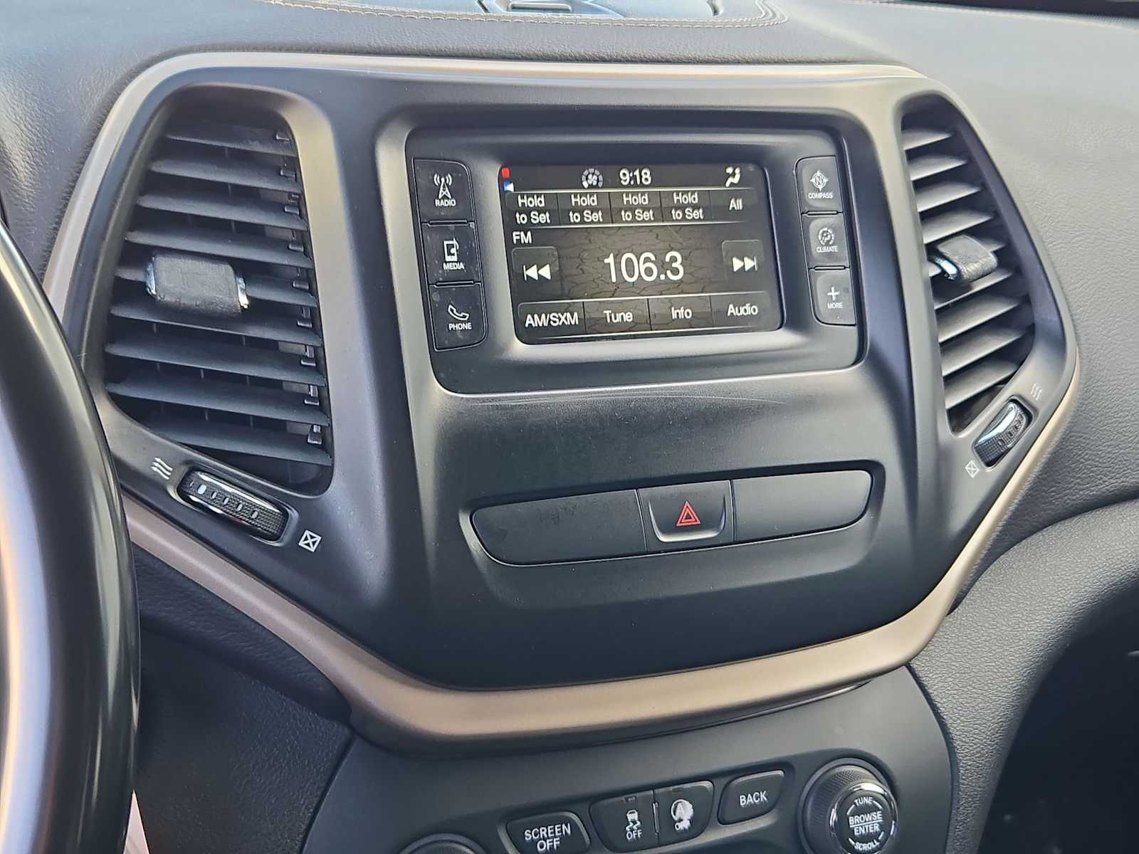 Thumbnail: 2017 Jeep Cherokee - 27