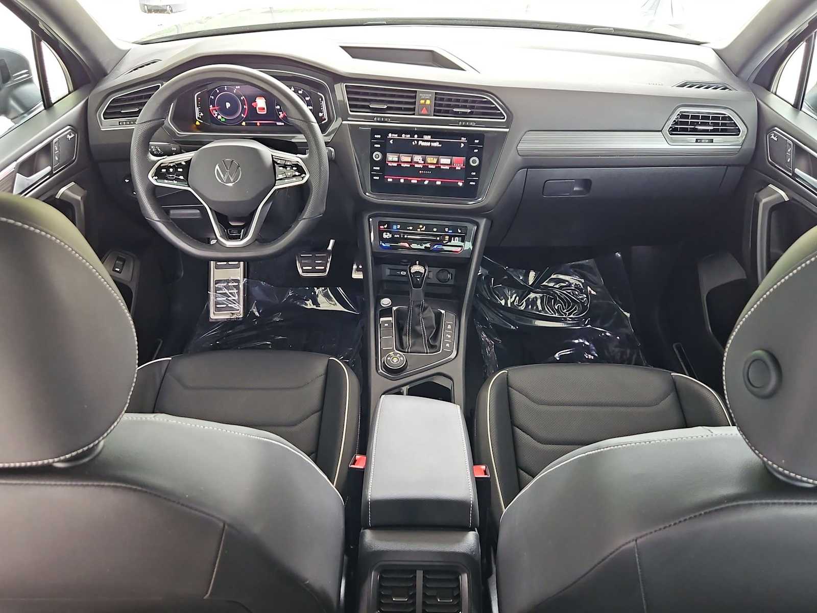 Thumbnail: 2024 Volkswagen Tiguan - 16