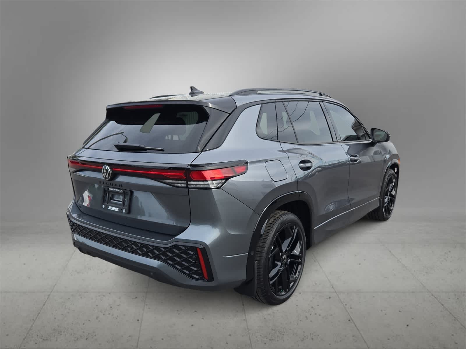 Thumbnail: 2025 Volkswagen Tiguan - 8