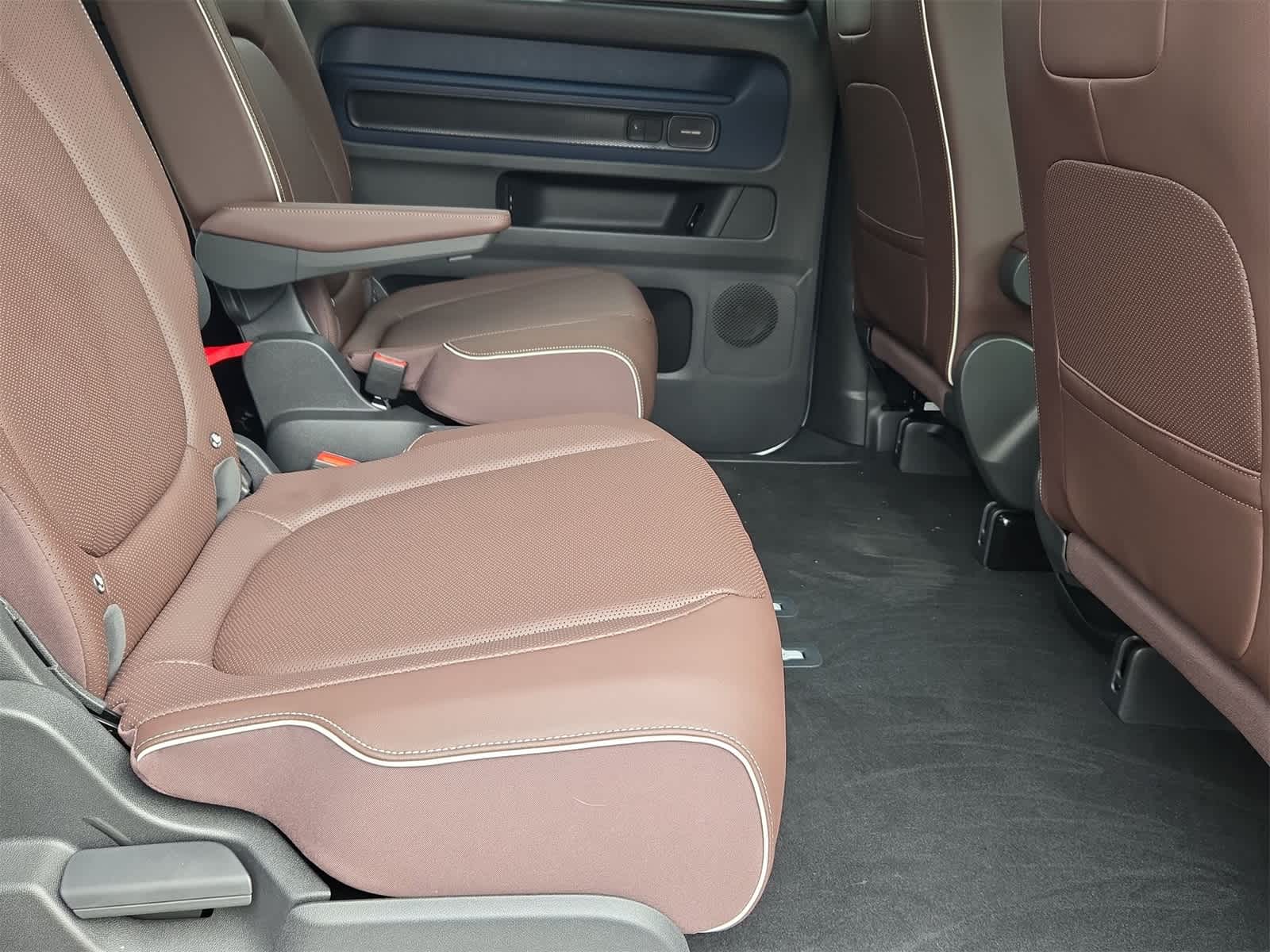 Thumbnail: 2025 Volkswagen ID.Buzz - 21