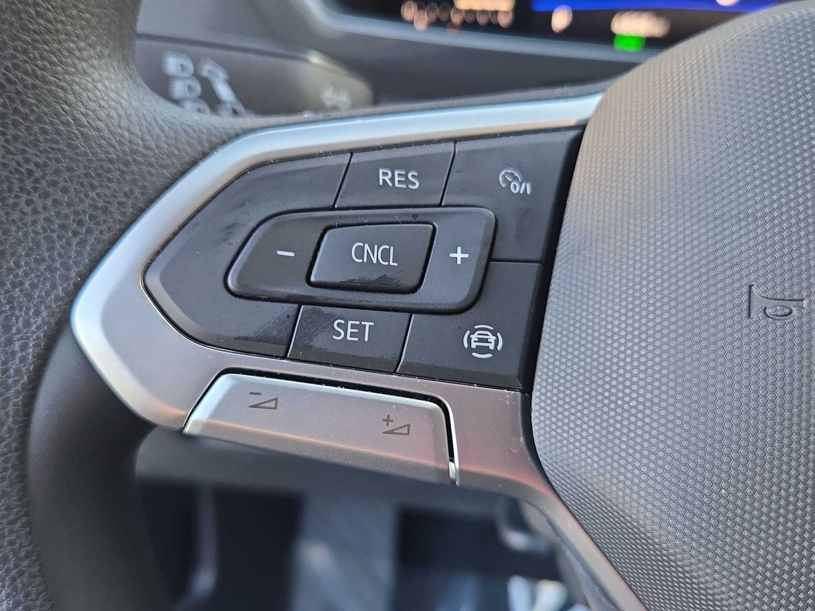 Thumbnail: 2023 Volkswagen Tiguan - 22