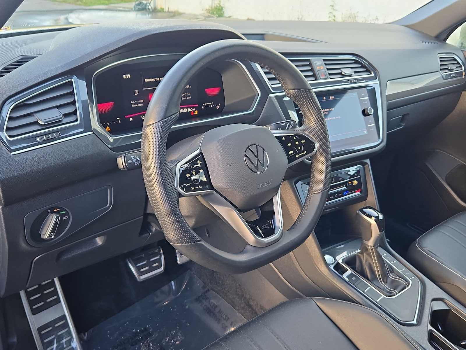 Thumbnail: 2023 Volkswagen Tiguan - 10