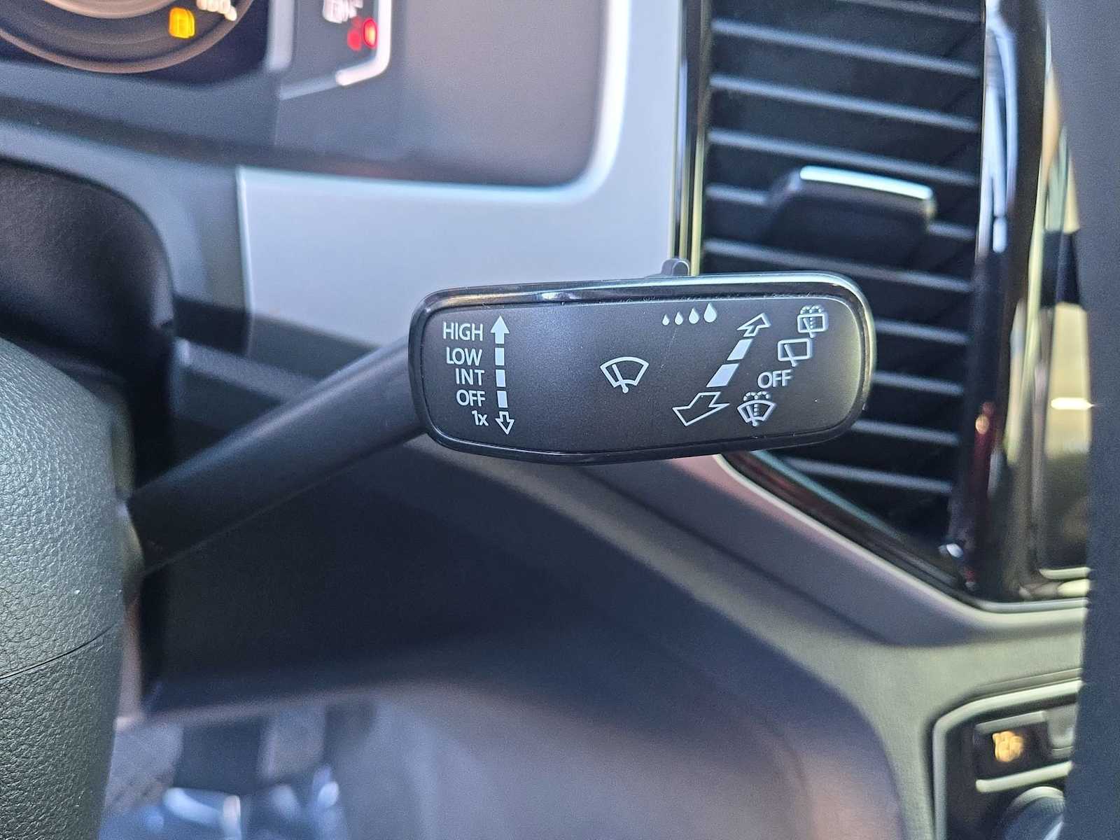 Thumbnail: 2023 Volkswagen Atlas - 25