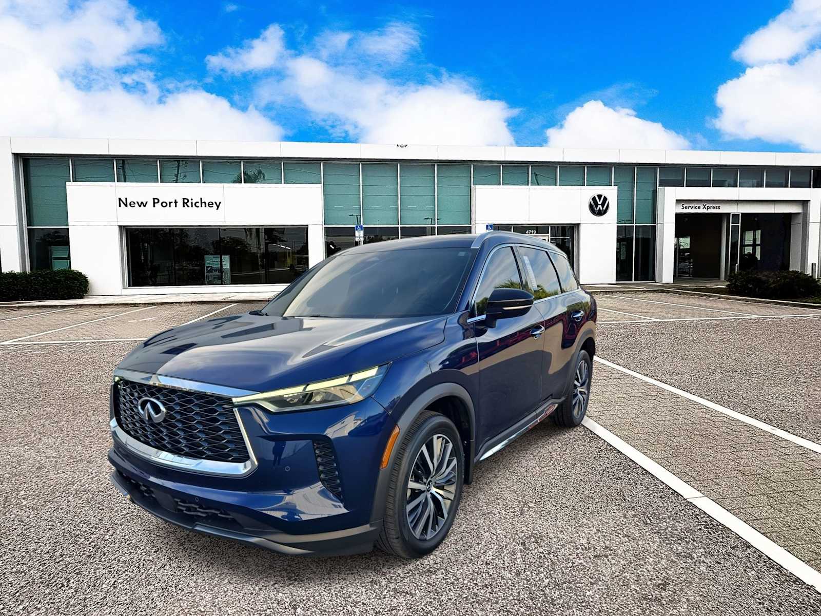 Thumbnail: 2023 INFINITI QX60 - 4