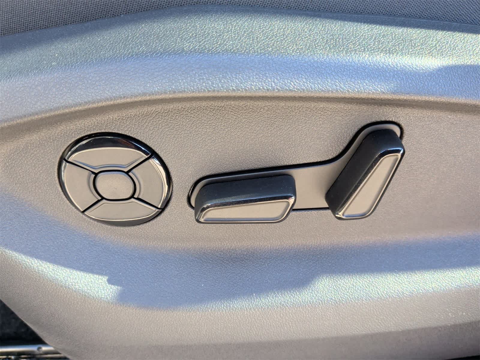 Thumbnail: 2025 Volkswagen Tiguan - 17