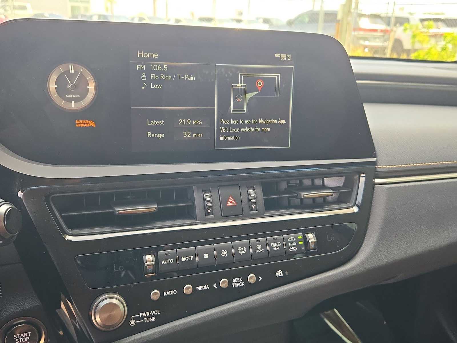 Thumbnail: 2022 Lexus ES - 29