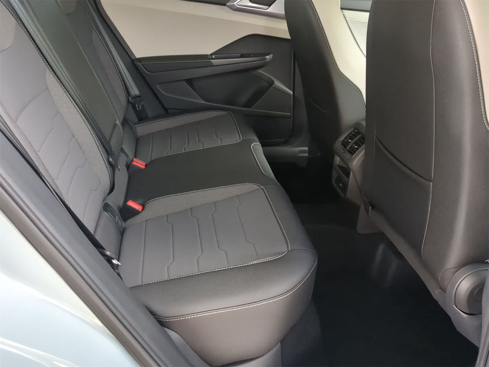 Thumbnail: 2025 Volkswagen Taos - 20