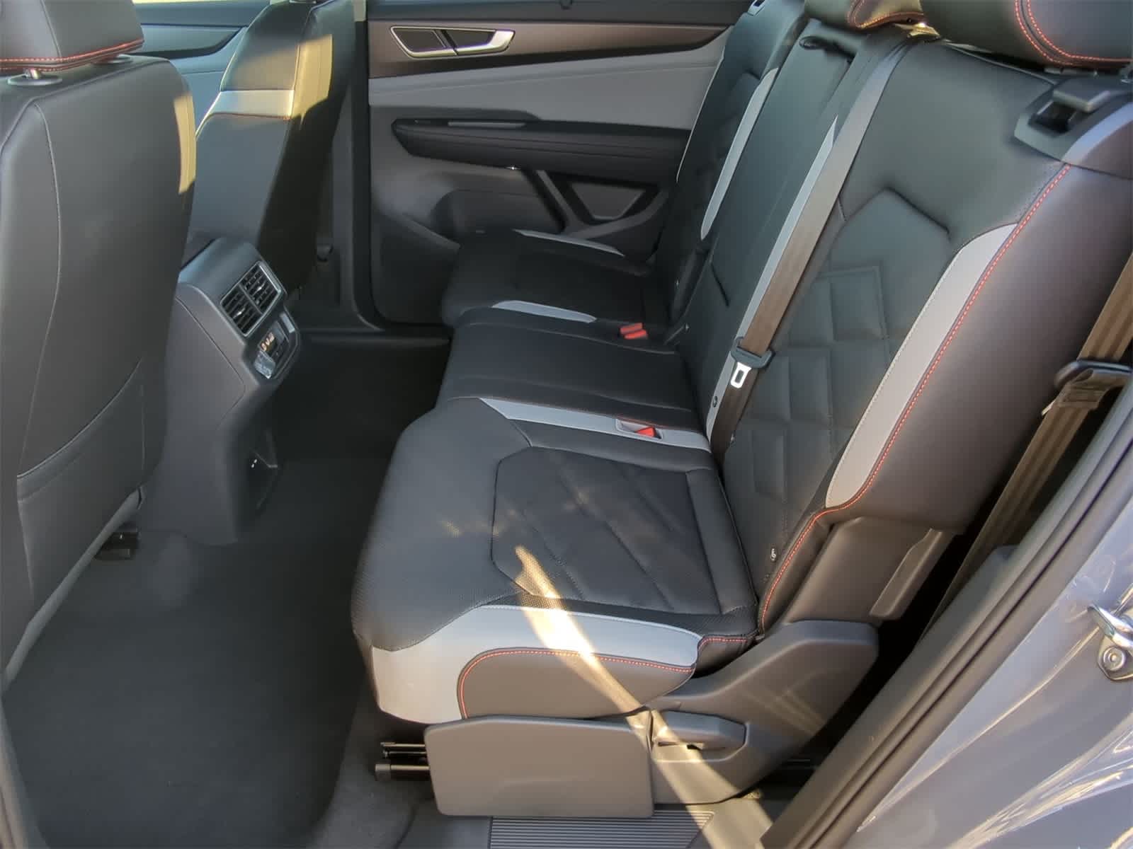 Thumbnail: 2025 Volkswagen Atlas - 21