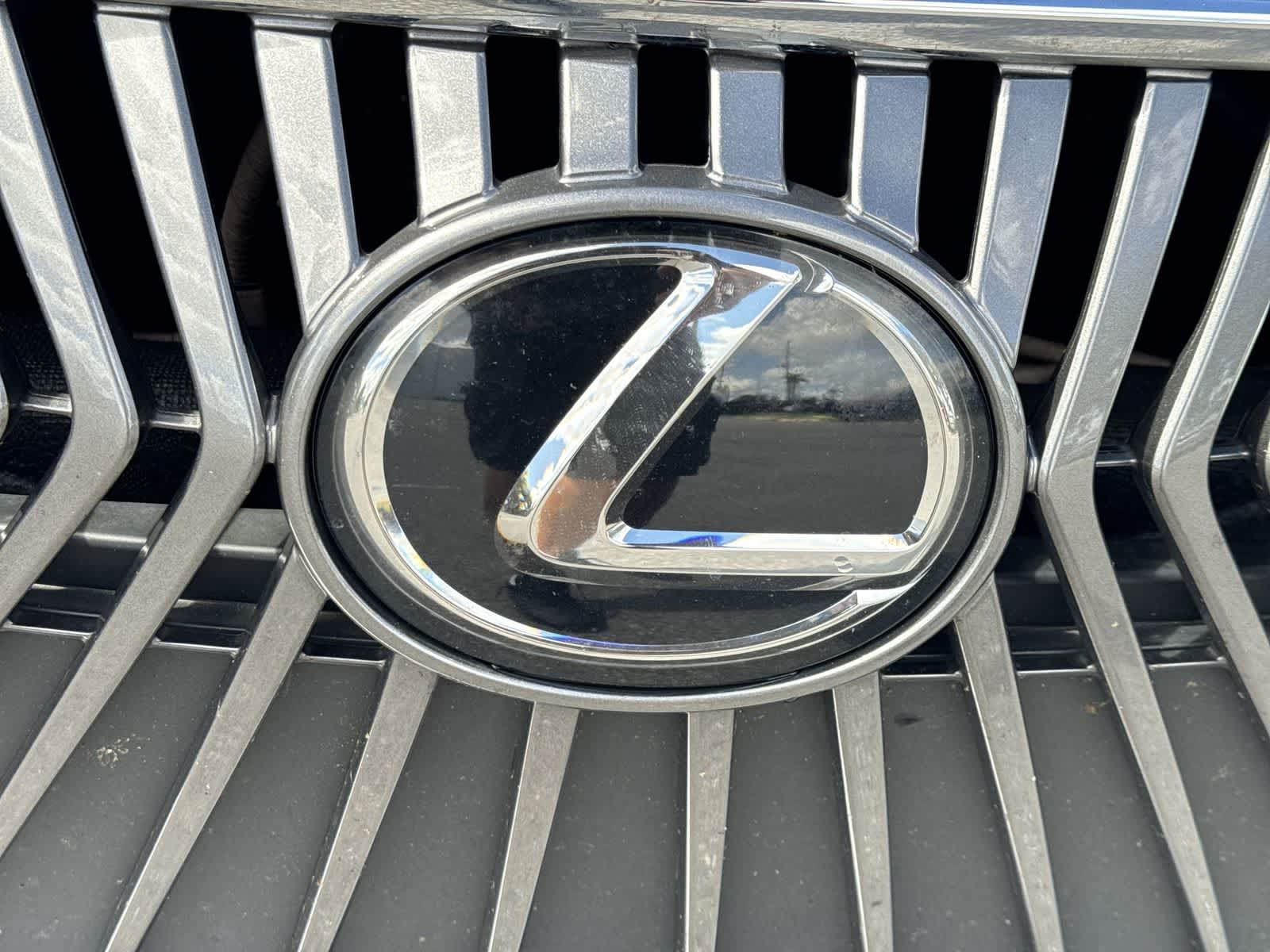 Thumbnail: 2021 Lexus ES - 15