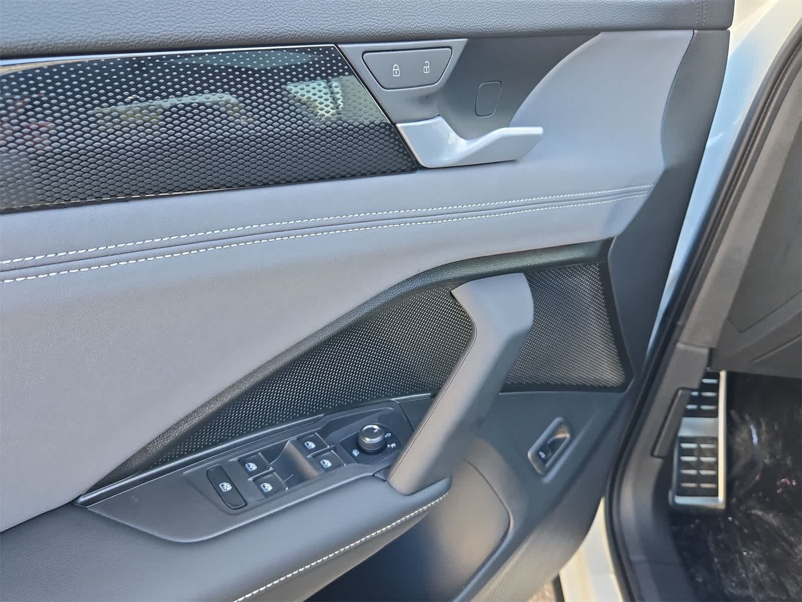 Thumbnail: 2025 Volkswagen Tiguan - 36