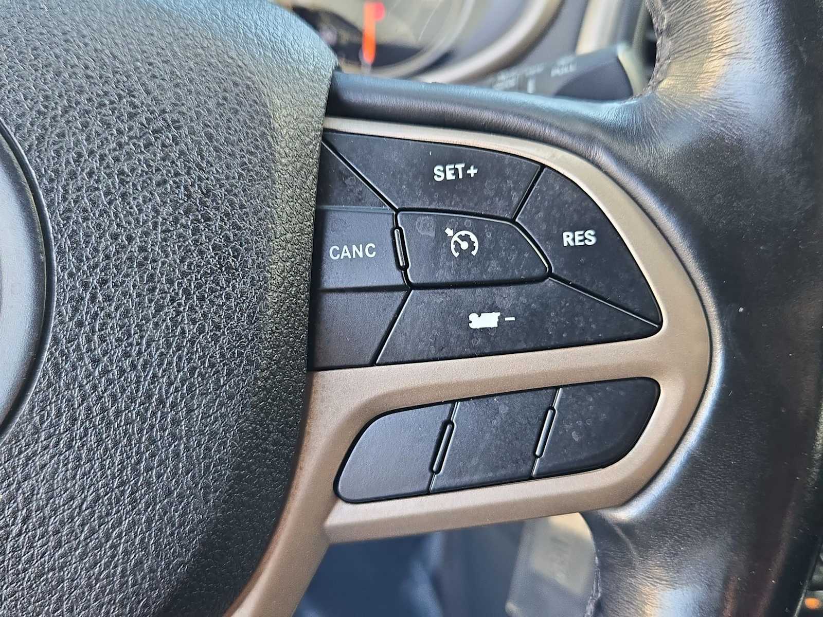 Thumbnail: 2017 Jeep Cherokee - 24