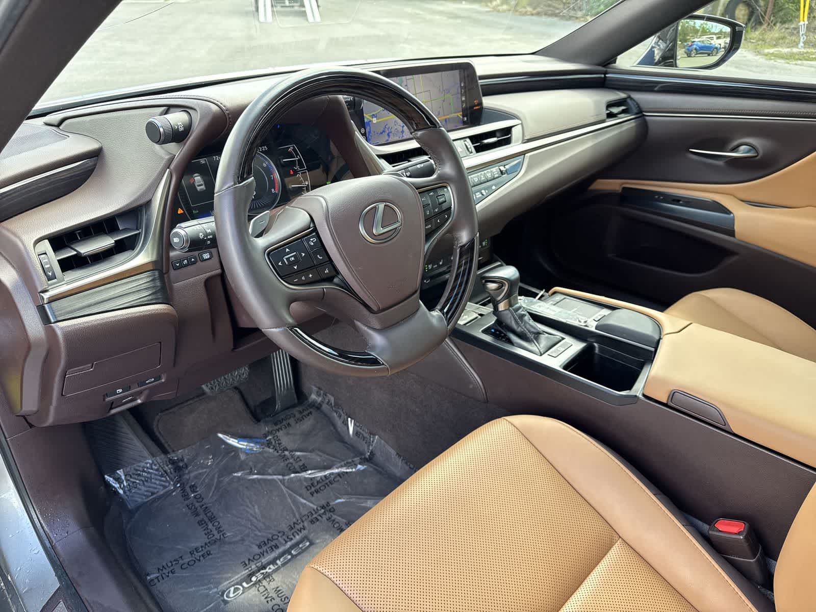Thumbnail: 2021 Lexus ES - 3