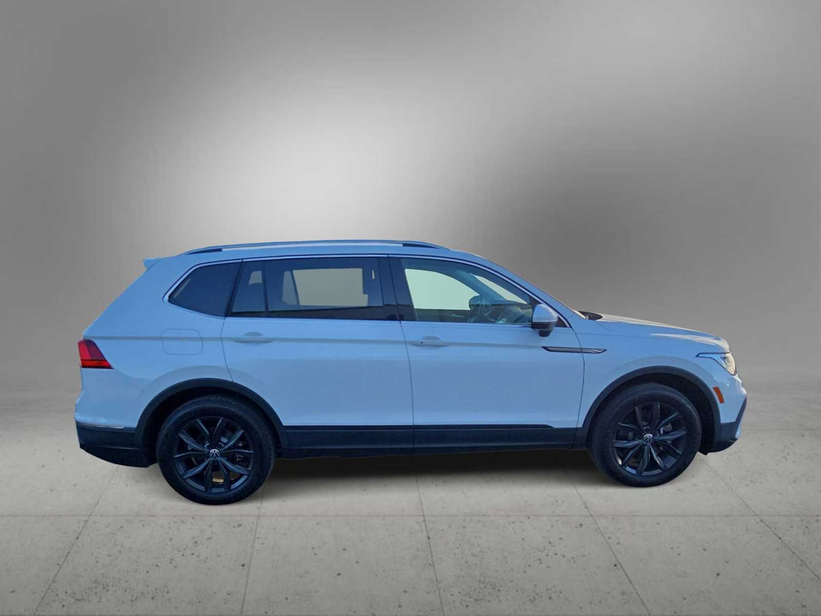 Thumbnail: 2024 Volkswagen Tiguan - 9
