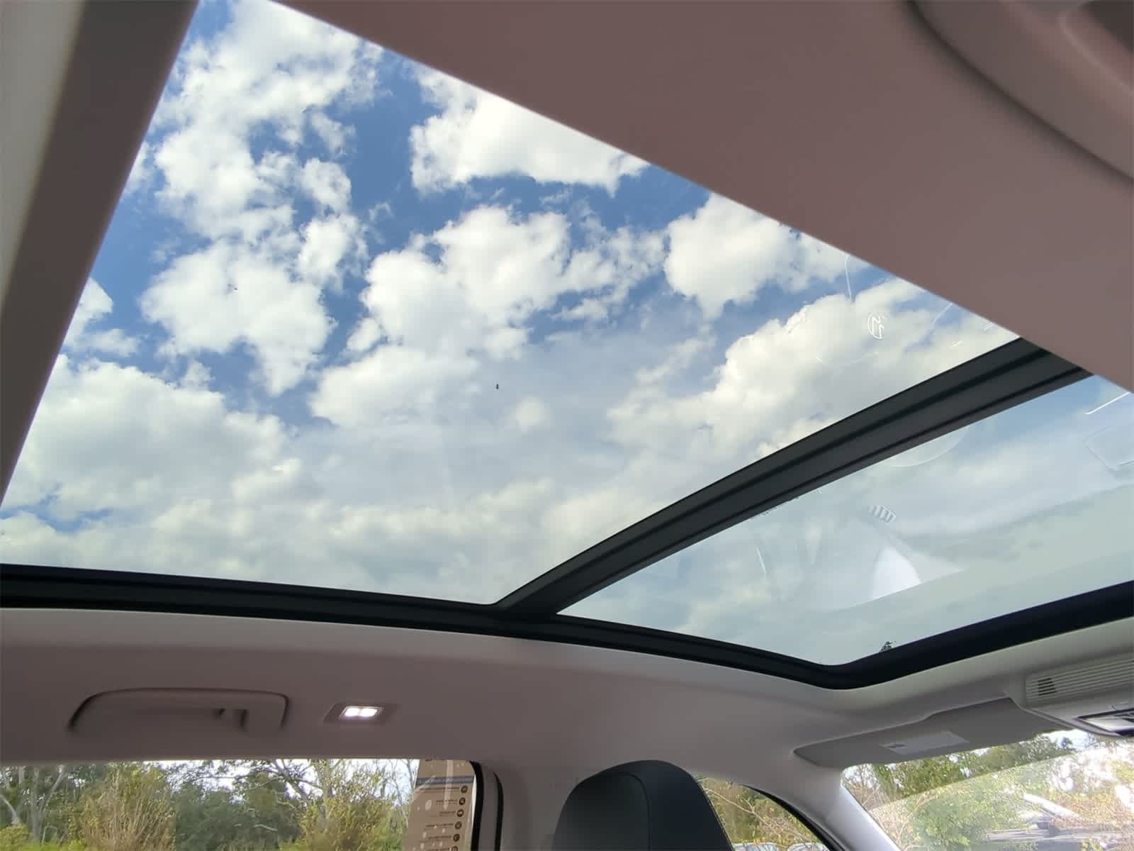 Thumbnail: 2025 Volkswagen Tiguan - 23