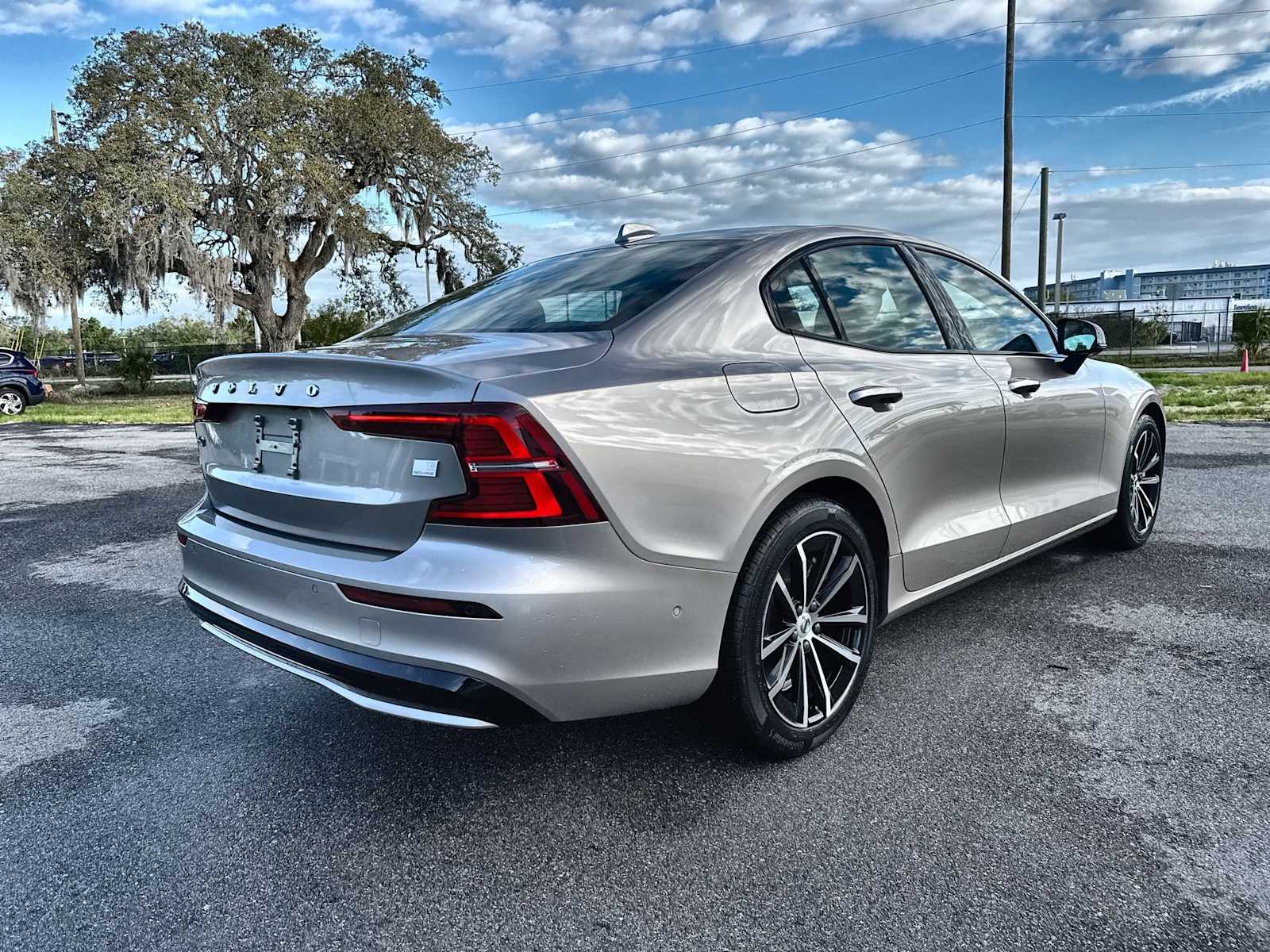 Thumbnail: 2023 Volvo S60 - 6