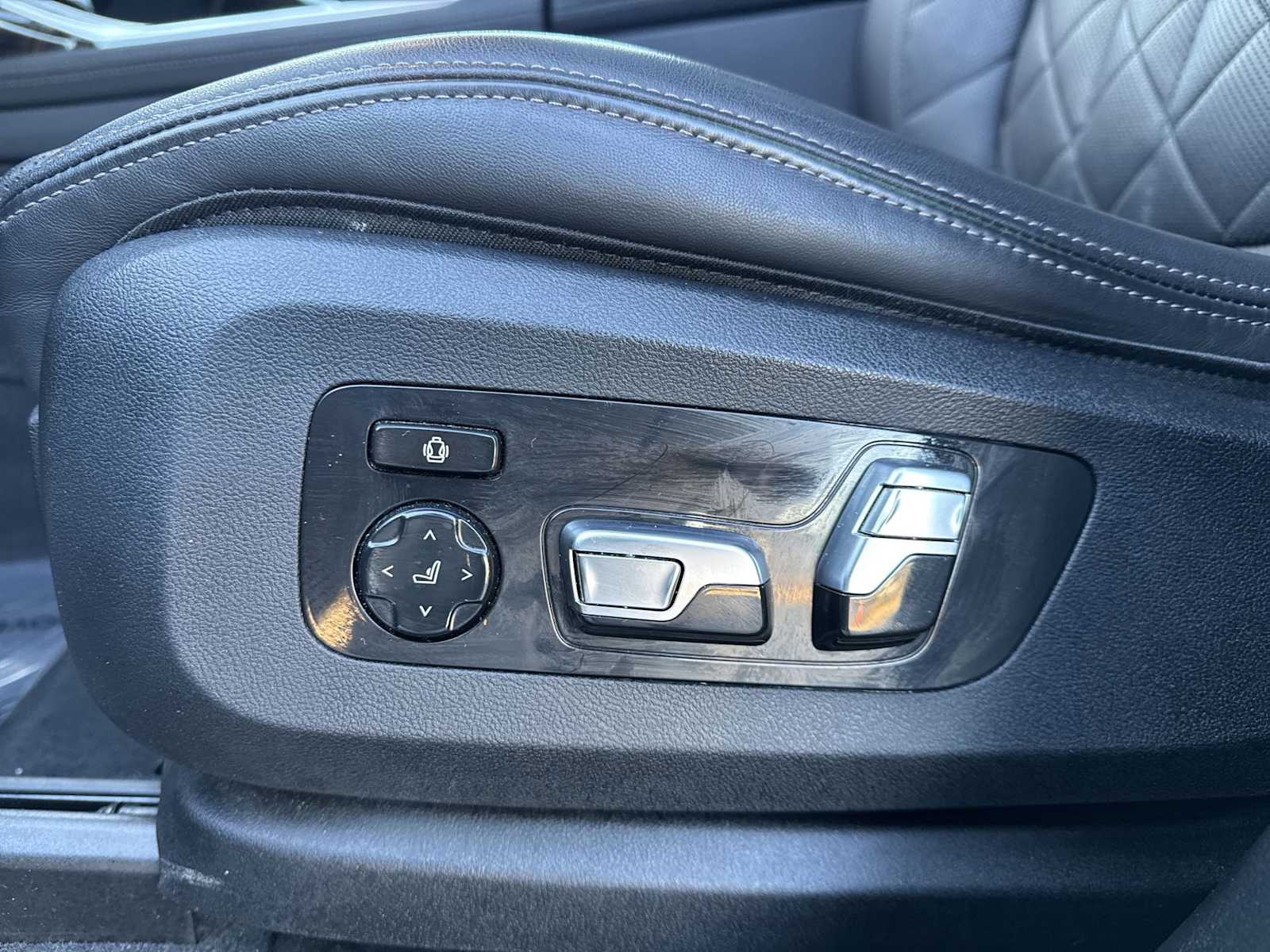 Thumbnail: 2024 BMW X7 - 16