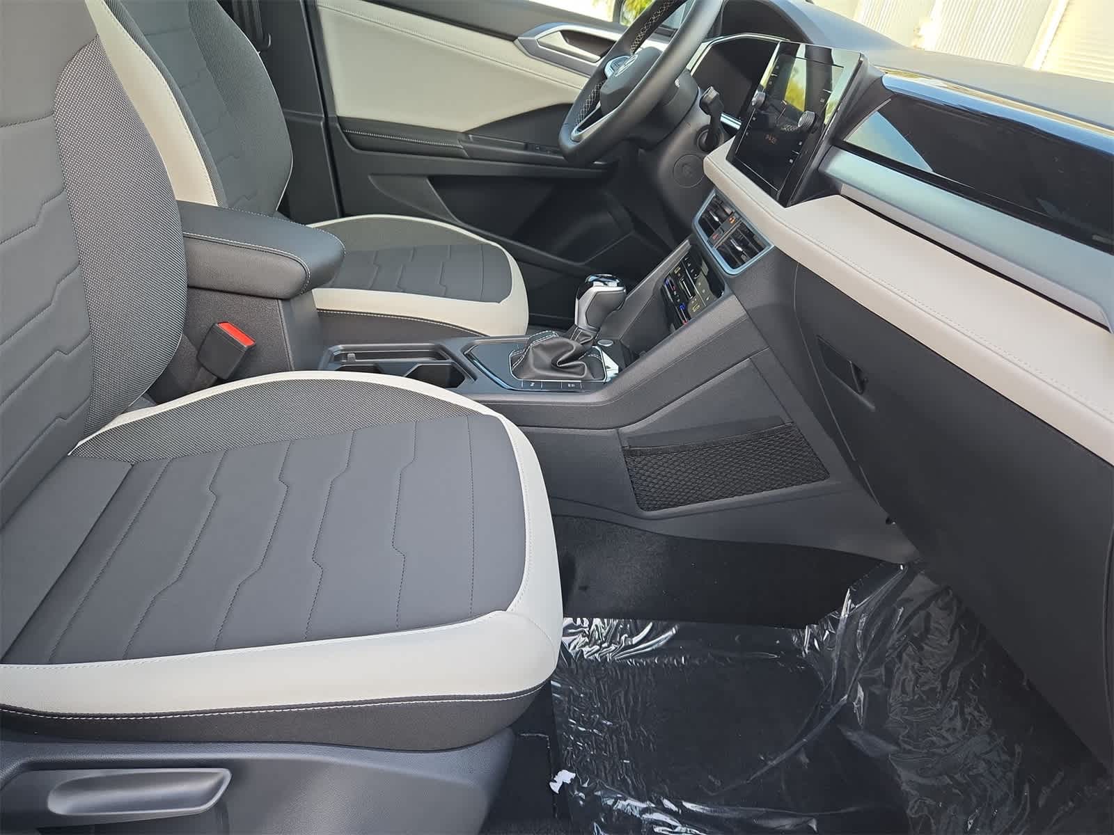 Thumbnail: 2025 Volkswagen Taos - 23