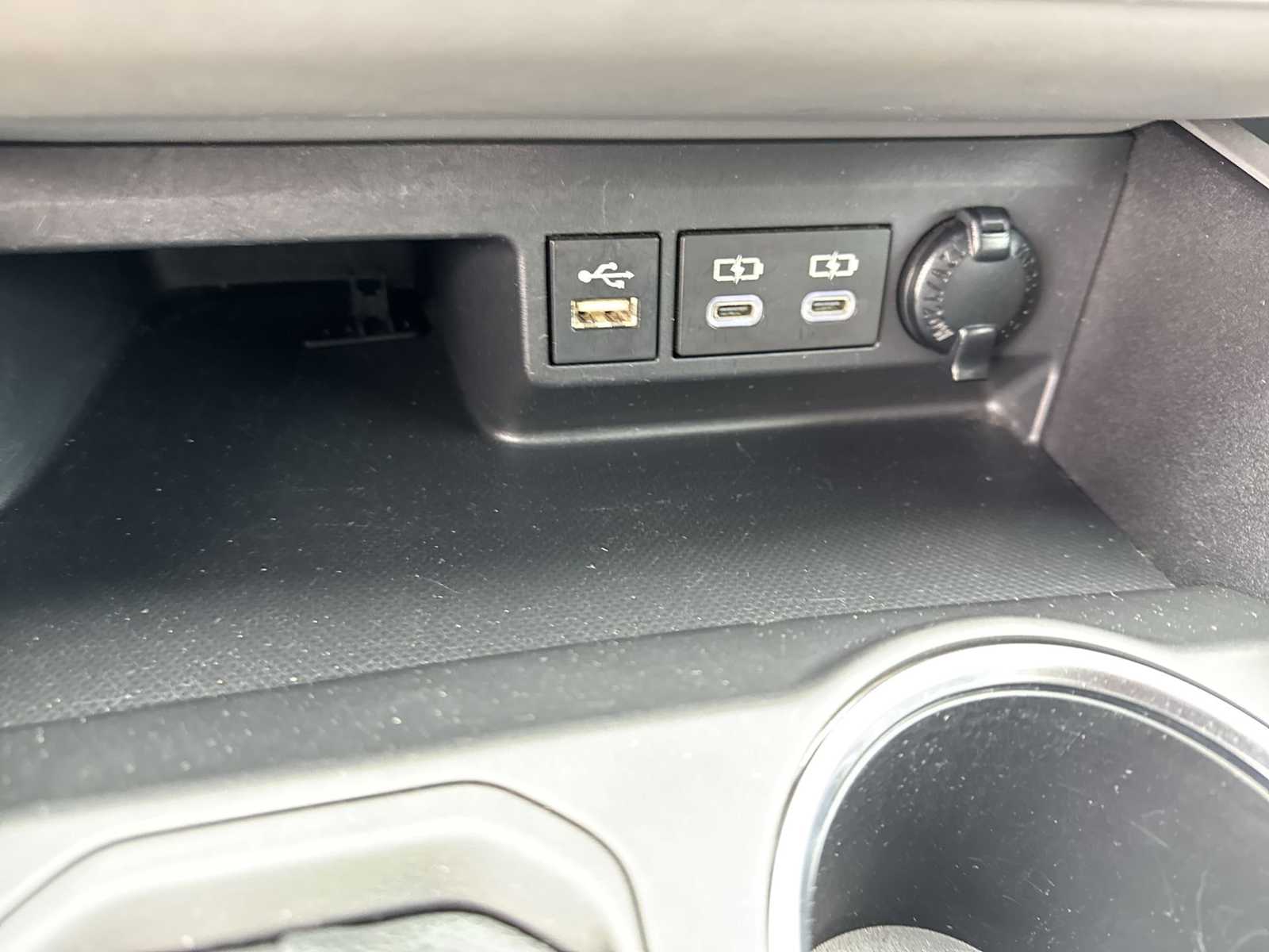 Thumbnail: 2023 Toyota Highlander - 30