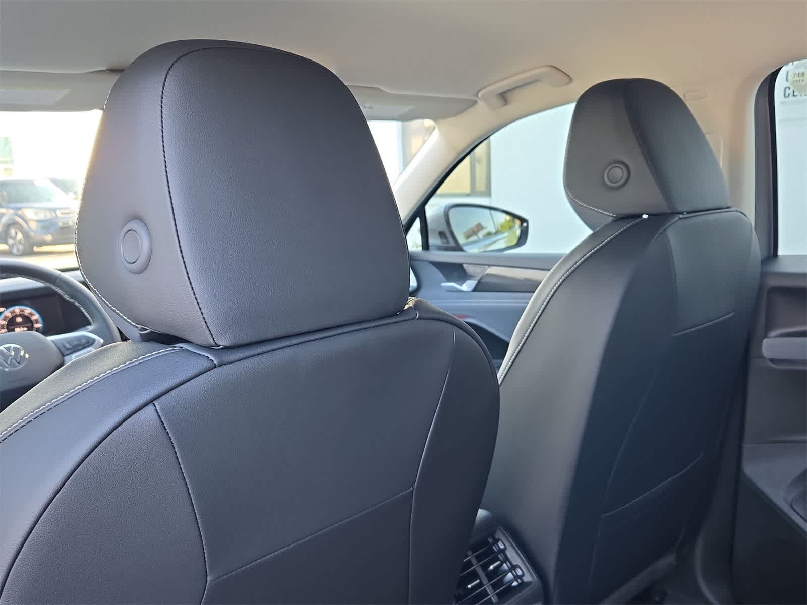 Thumbnail: 2025 Volkswagen Tiguan - 19