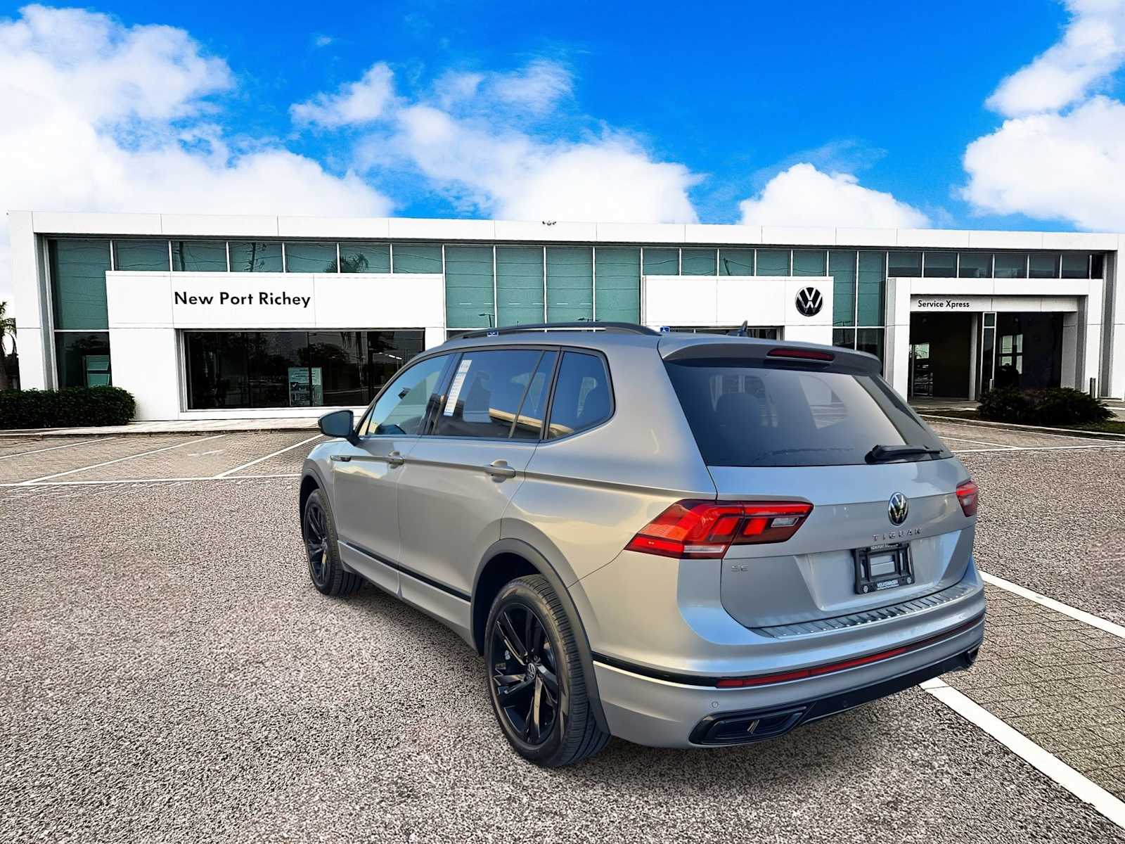 Thumbnail: 2023 Volkswagen Tiguan - 6