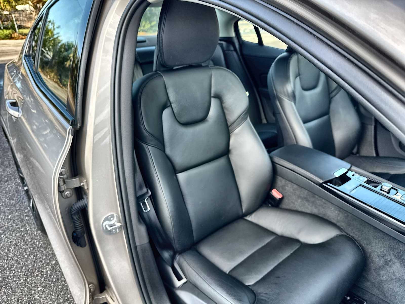 Thumbnail: 2023 Volvo S60 - 21