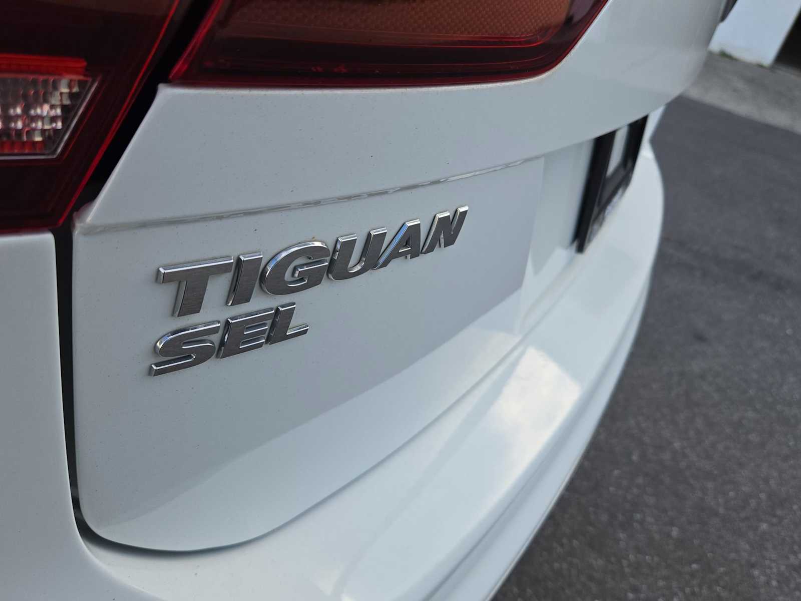 Thumbnail: 2018 Volkswagen Tiguan - 13