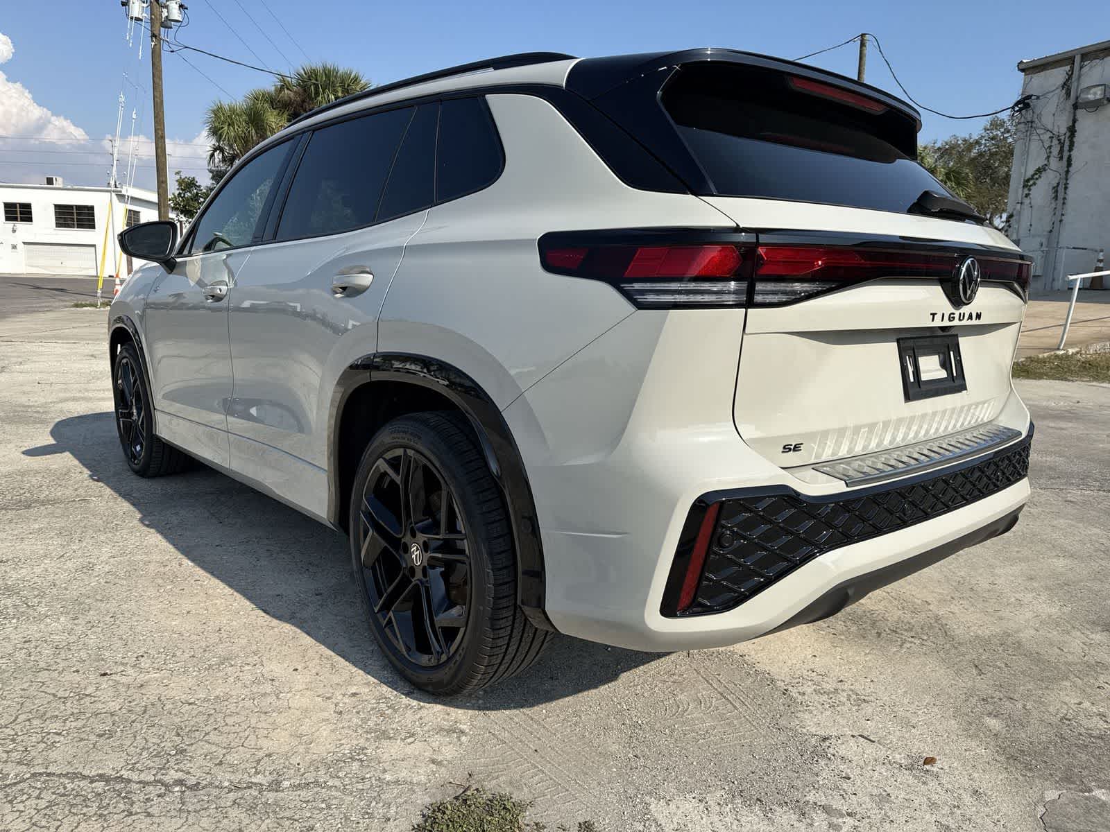 Thumbnail: 2026 Volkswagen Tiguan - 4