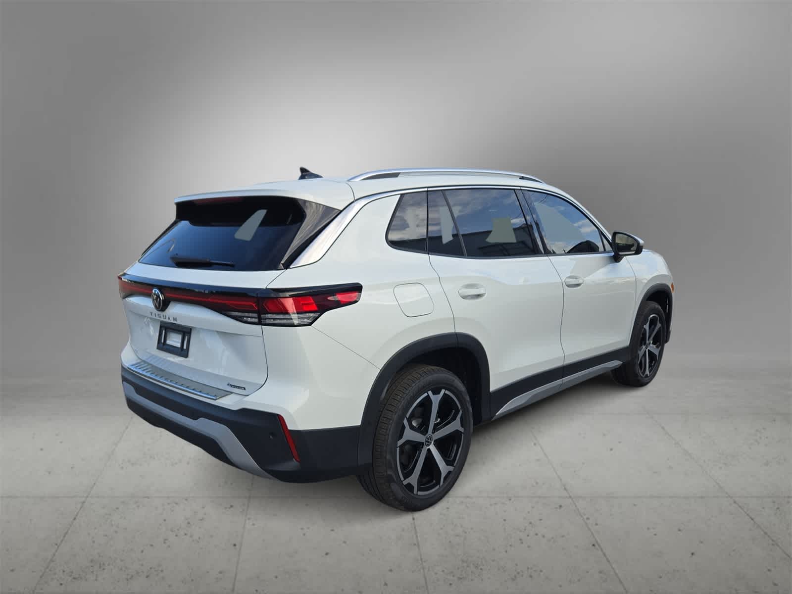 Thumbnail: 2025 Volkswagen Tiguan - 8