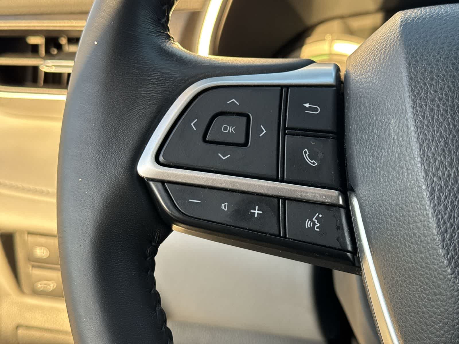 Thumbnail: 2022 Toyota Highlander - 29